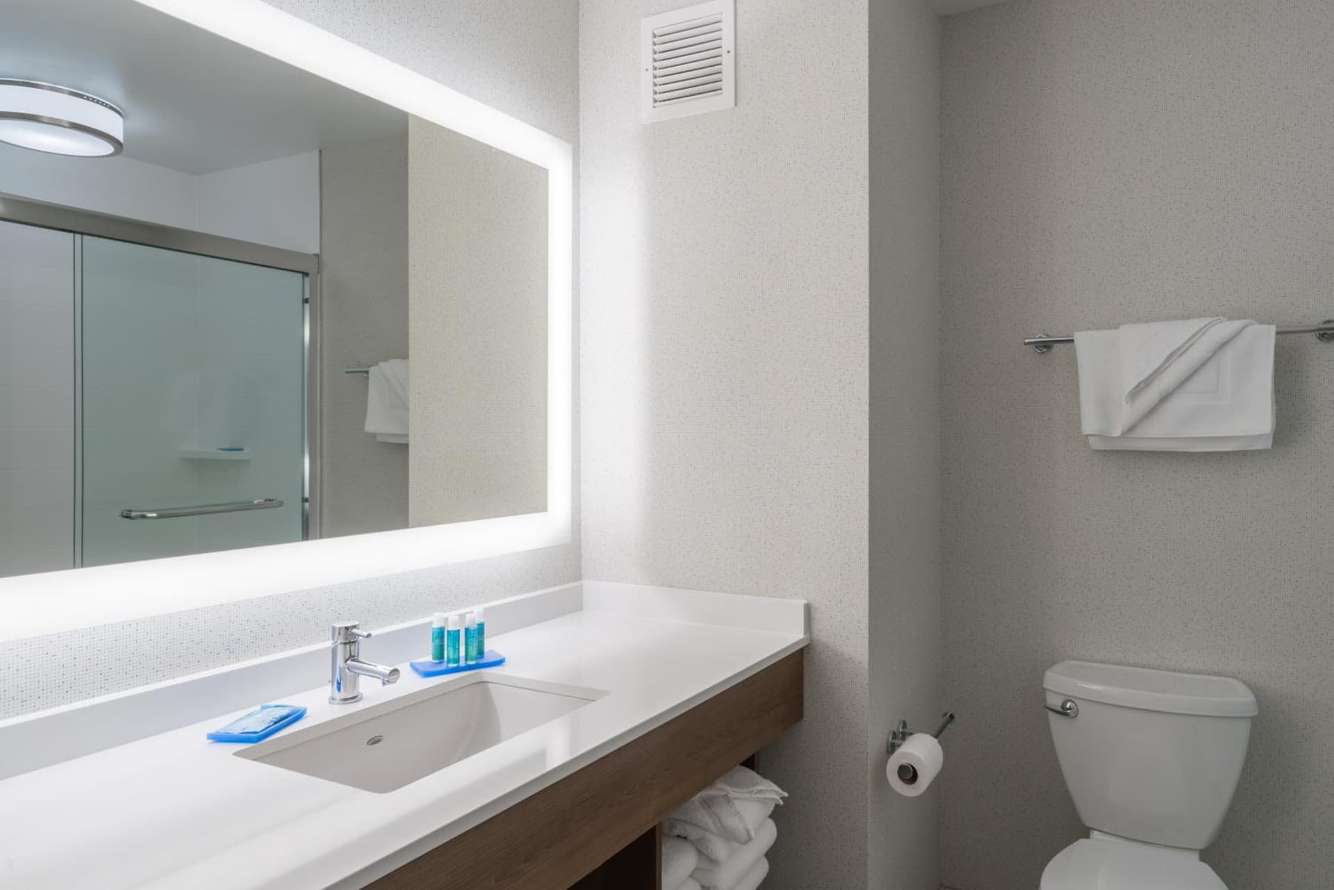 Holiday Inn Express Radcliff Fort Knox by IHG interior in Radcliff, KY — gallery photo 2