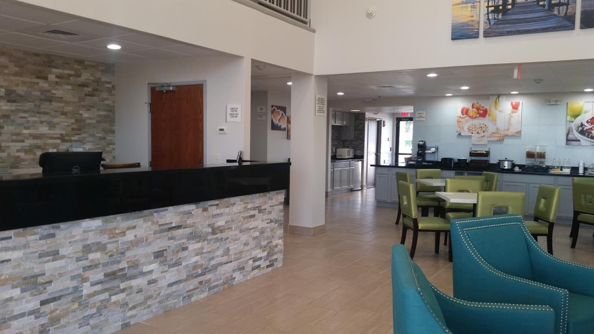 Quality Inn & Suites Mount Vernon interior in Mount Vernon, MO — gallery photo 2