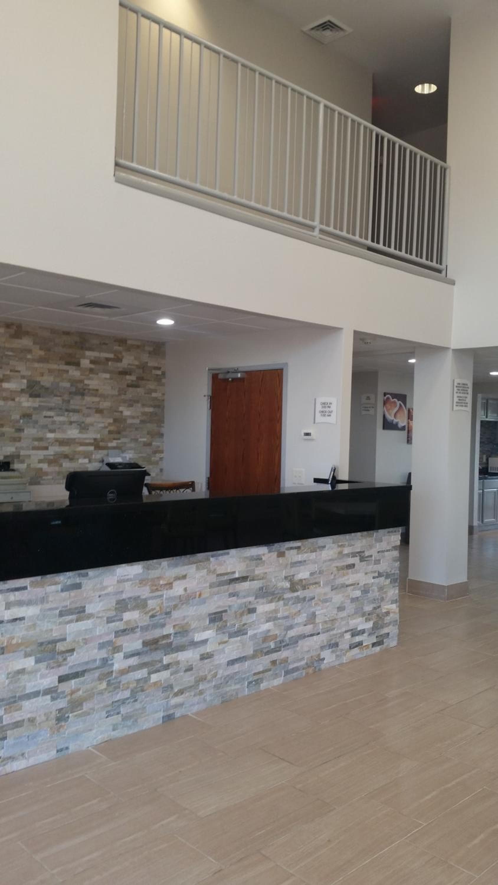 Quality Inn & Suites Mount Vernon interior in Mount Vernon, MO — gallery photo 2