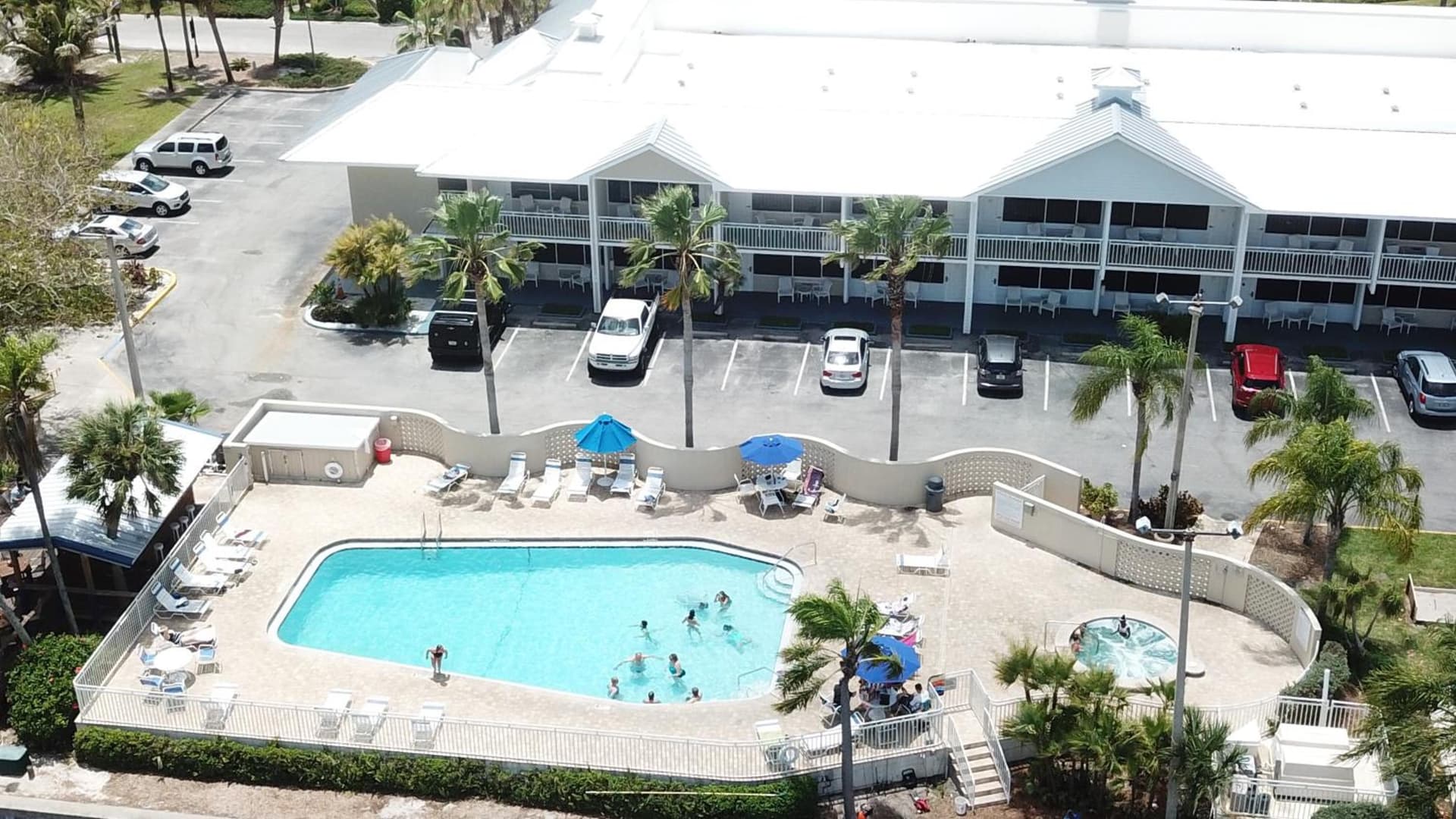 TAMPA BAY, BEACH step away, WIFI, FREE PARKING,POOLS, JACUZZI gallery photo in Ruskin, FL — image 94