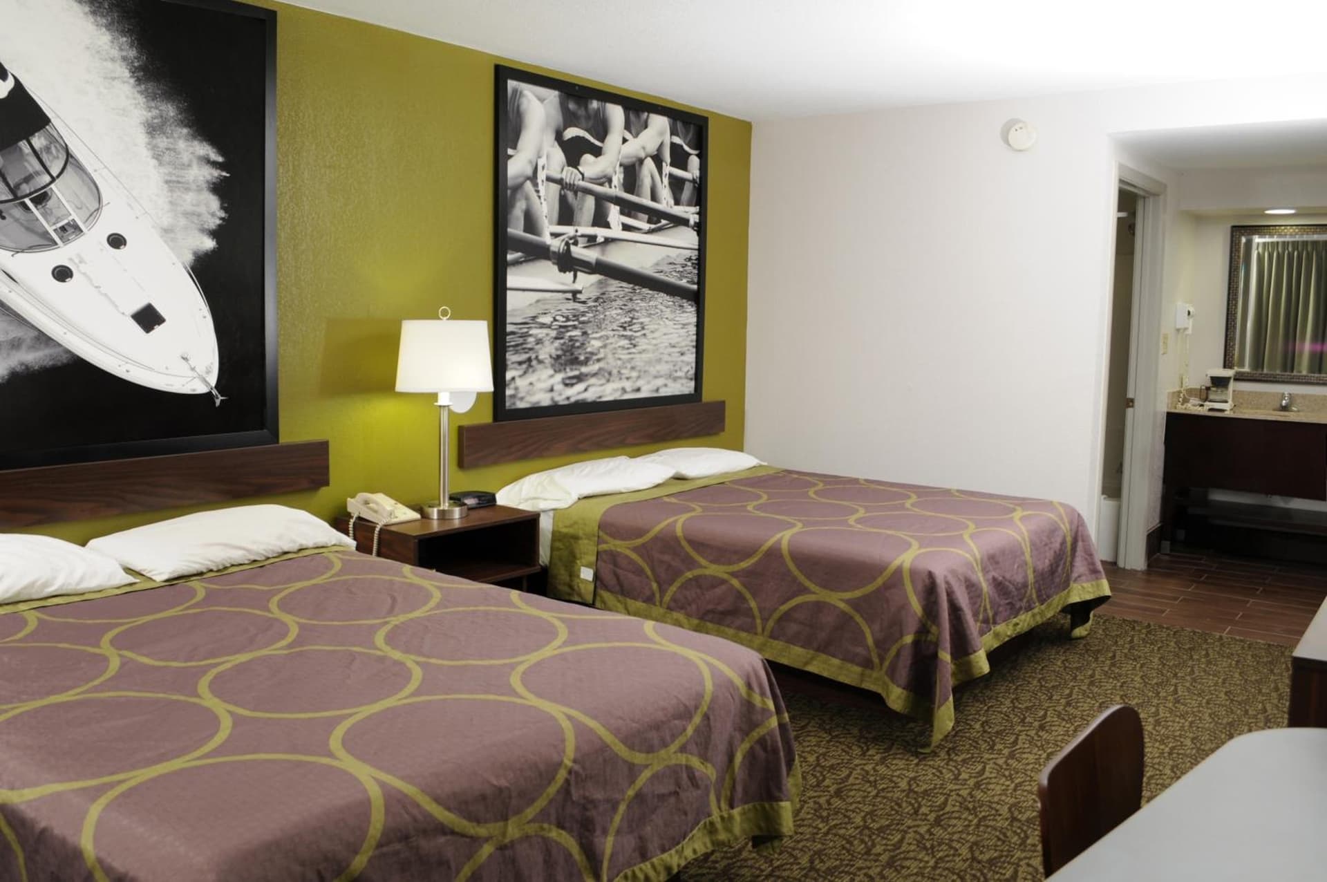 Super 8 by Wyndham Gainesville gallery photo in Gainesville, GA — image 11