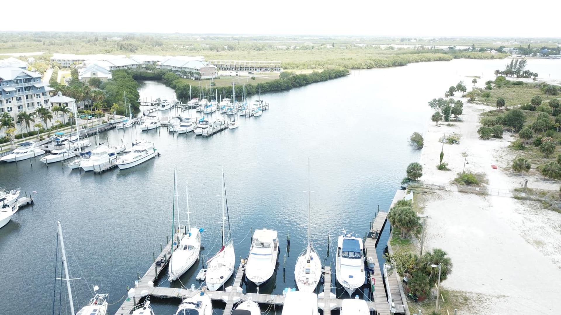 TAMPA BAY, BEACH step away, WIFI, FREE PARKING,POOLS, JACUZZI gallery photo in Ruskin, FL — image 70