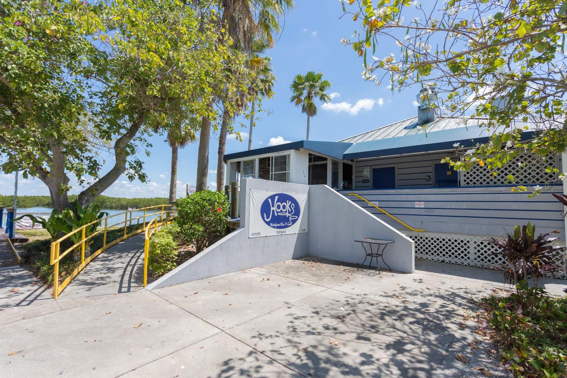 TAMPA BAY, BEACH step away, WIFI, FREE PARKING,POOLS, JACUZZI gallery photo in Ruskin, FL — image 47