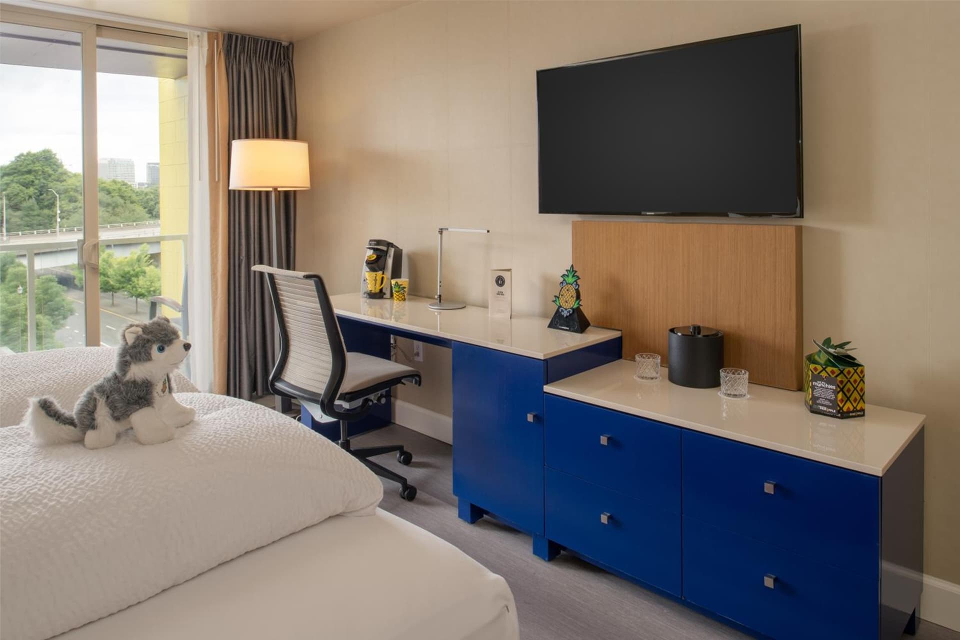 Staypineapple, Hotel Rose, Downtown Portland gallery photo in Portland, OR — image 8