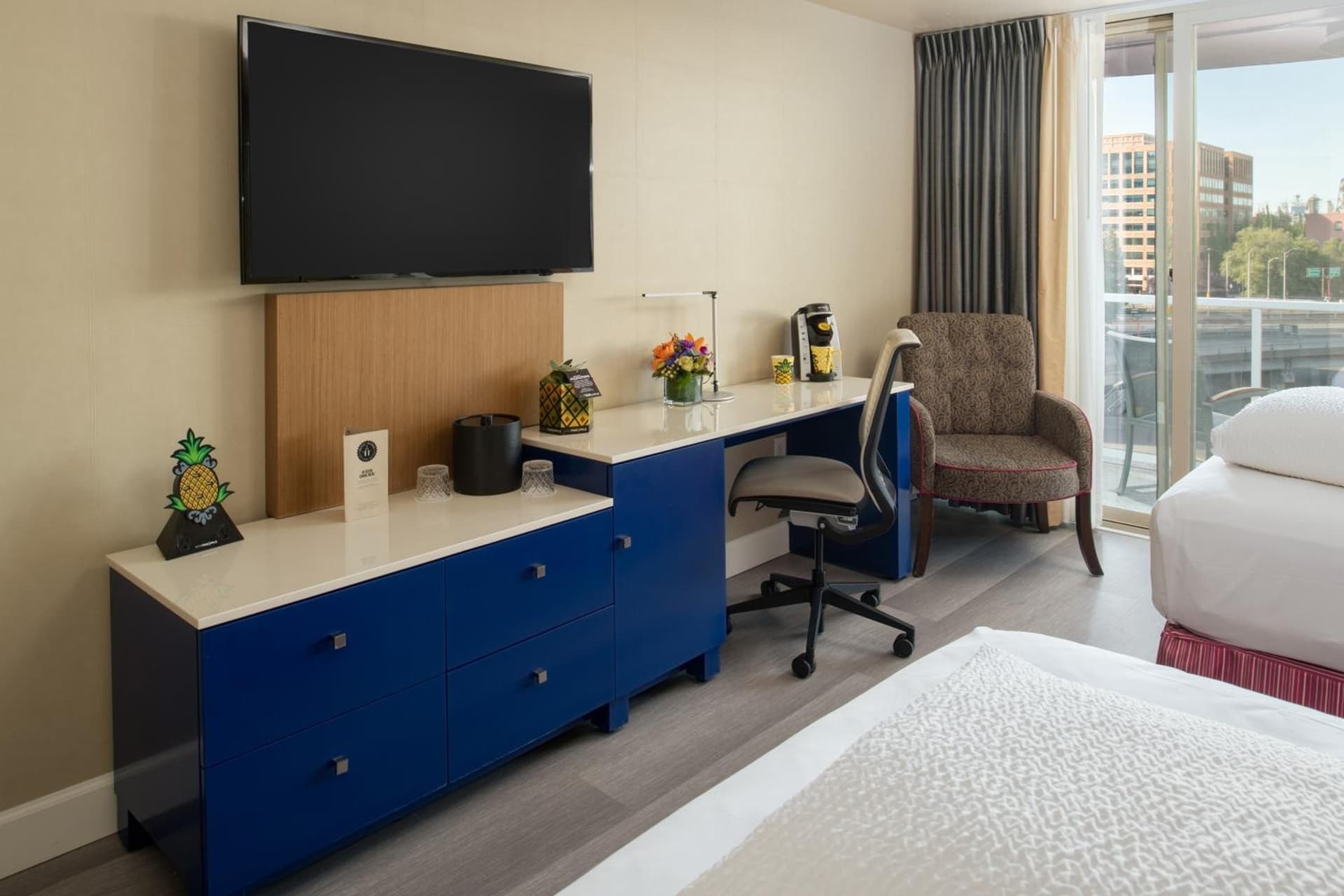 Staypineapple, Hotel Rose, Downtown Portland gallery photo in Portland, OR — image 4