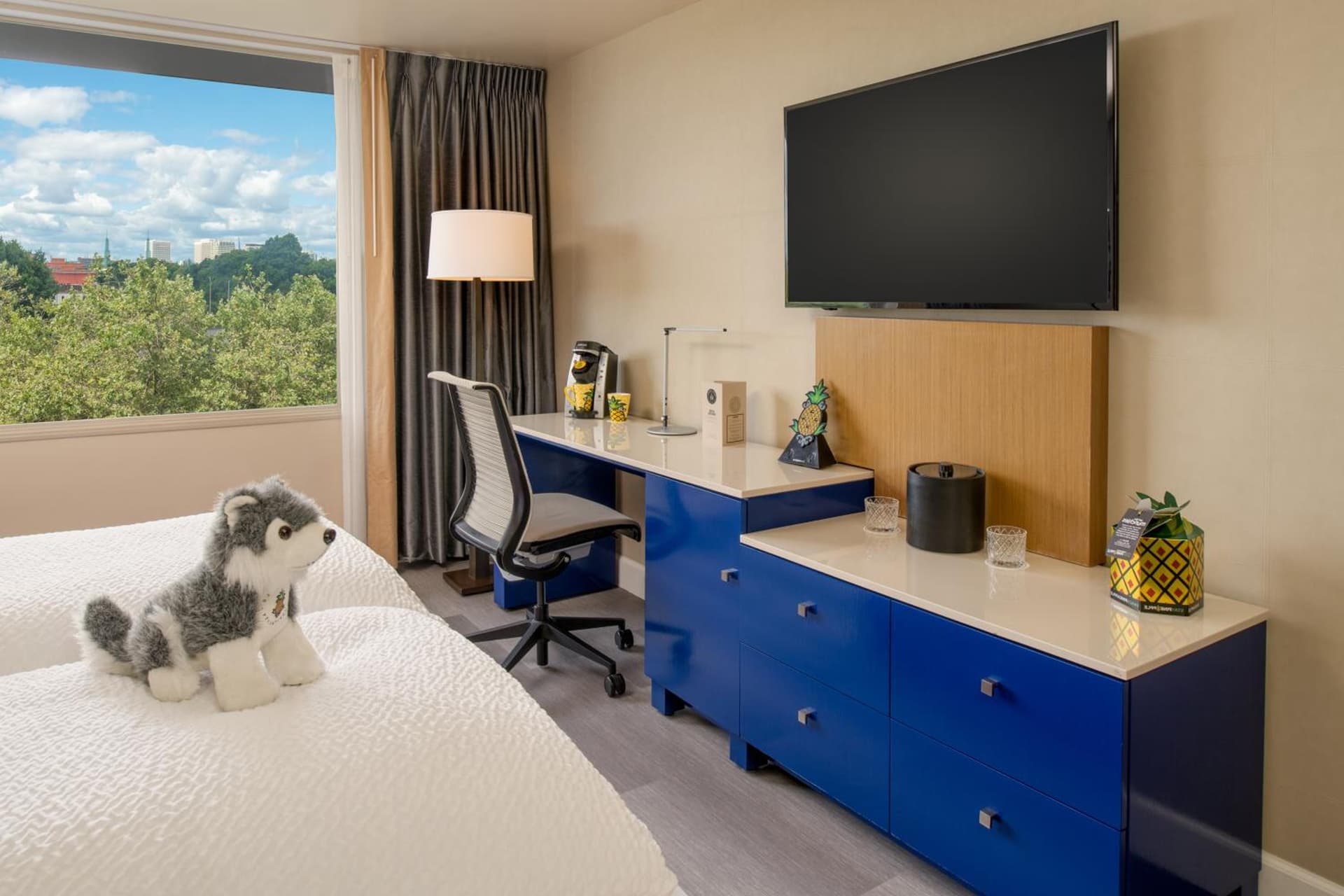 Staypineapple, Hotel Rose, Downtown Portland gallery photo in Portland, OR — image 16