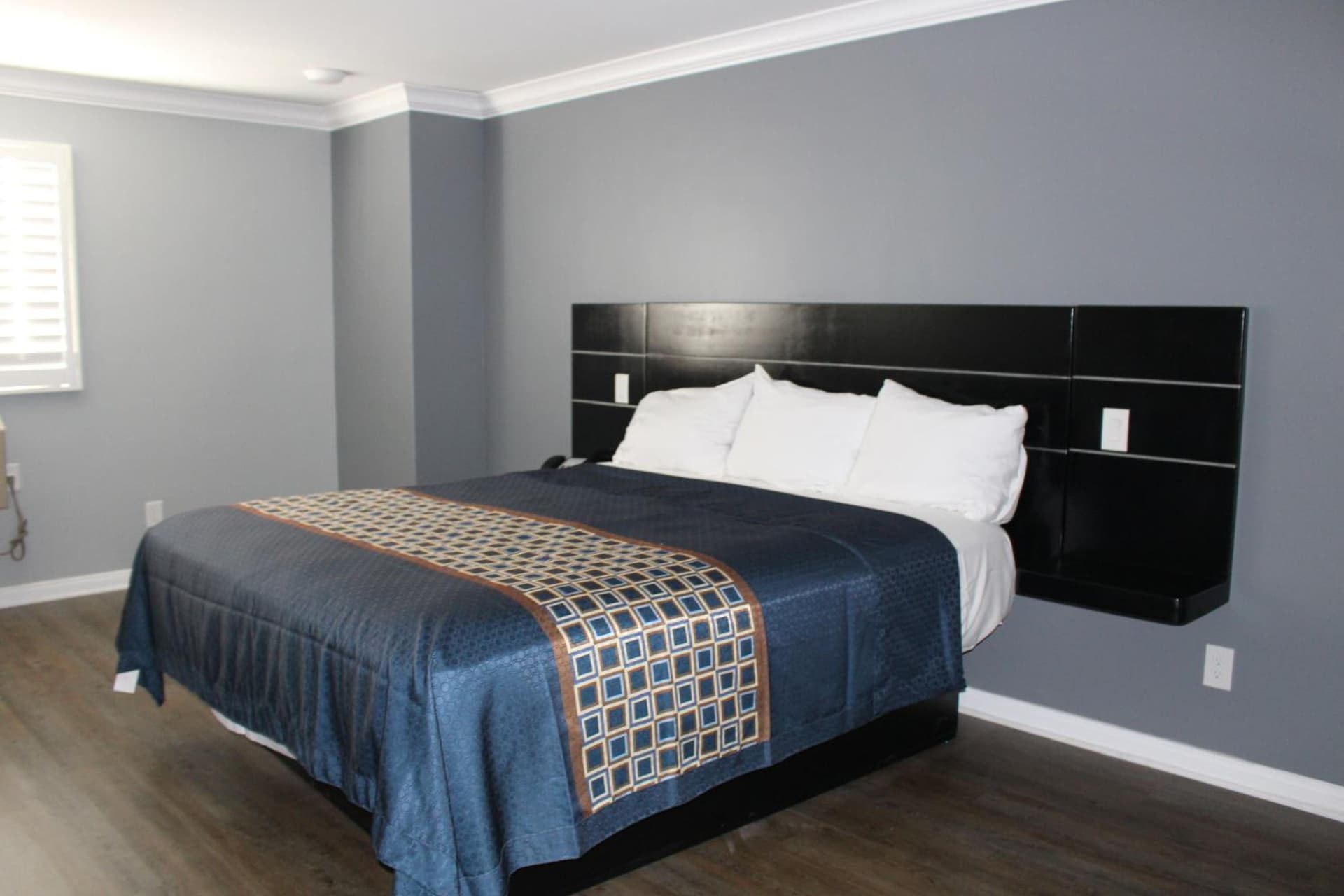 ERTH INN by AGA Los Angeles property views in Los Angeles, CA — gallery photo 3