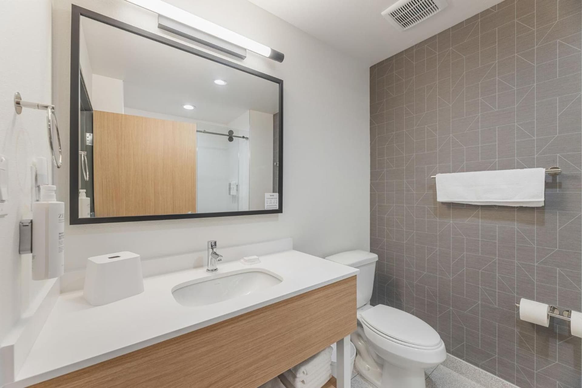 Spark By Hilton Garland Dallas East gallery photo in Garland, TX — image 39