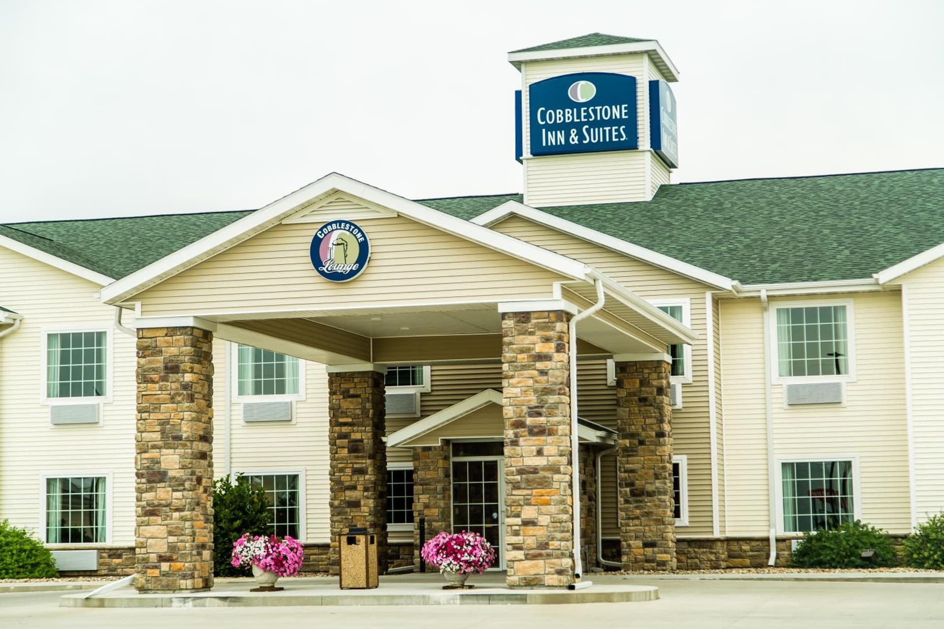 Cobblestone Inn & Suites-Winterset interior in Winterset, IA — gallery photo 2