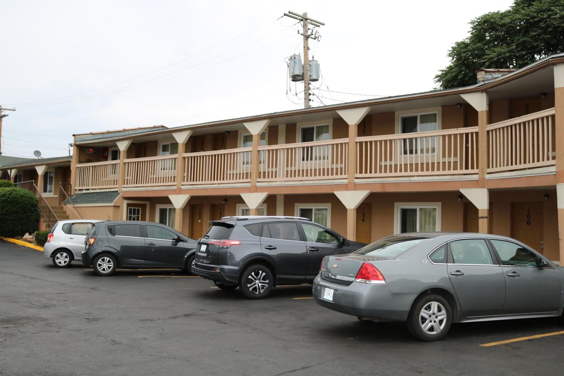 Battlefield Inn Springfield interior in Springfield, MO — gallery photo 2