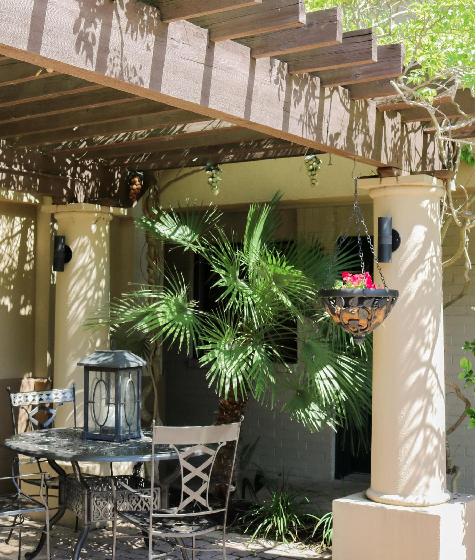 Vineyard Court Designer Suites Hotel gallery photo in College Station, TX — image 58
