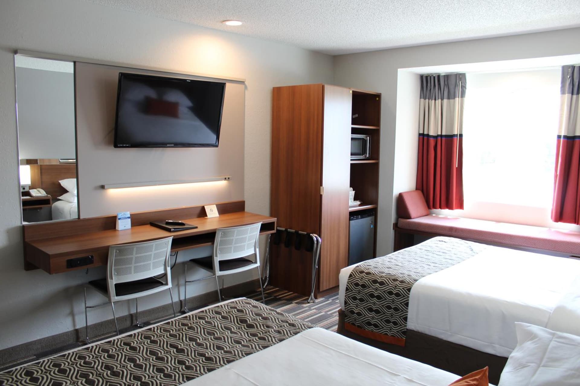 Microtel Inn & Suites by Wyndham interior in Tifton, GA — gallery photo 2