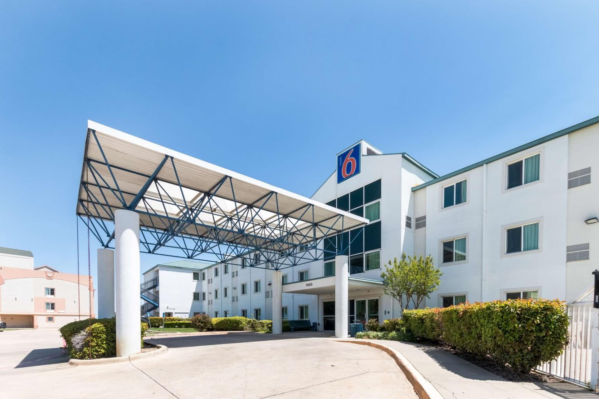 Motel 6-Irving, TX - DFW Airport North interior in Irving, TX — gallery photo 2