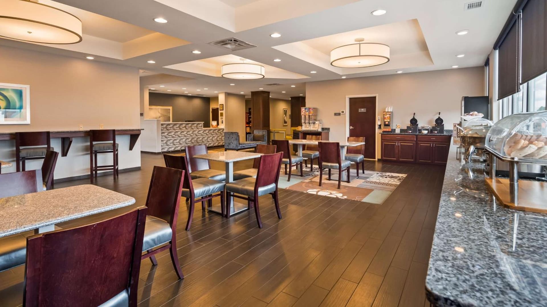 Best Western Plus Boardman Inn & Suites property views in Poland, OH — gallery photo 3