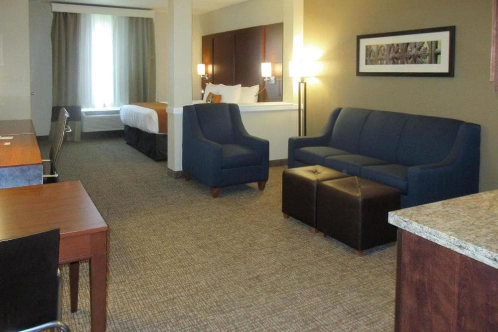 Comfort Suites Denver International Airport property views in Denver, CO — gallery photo 3