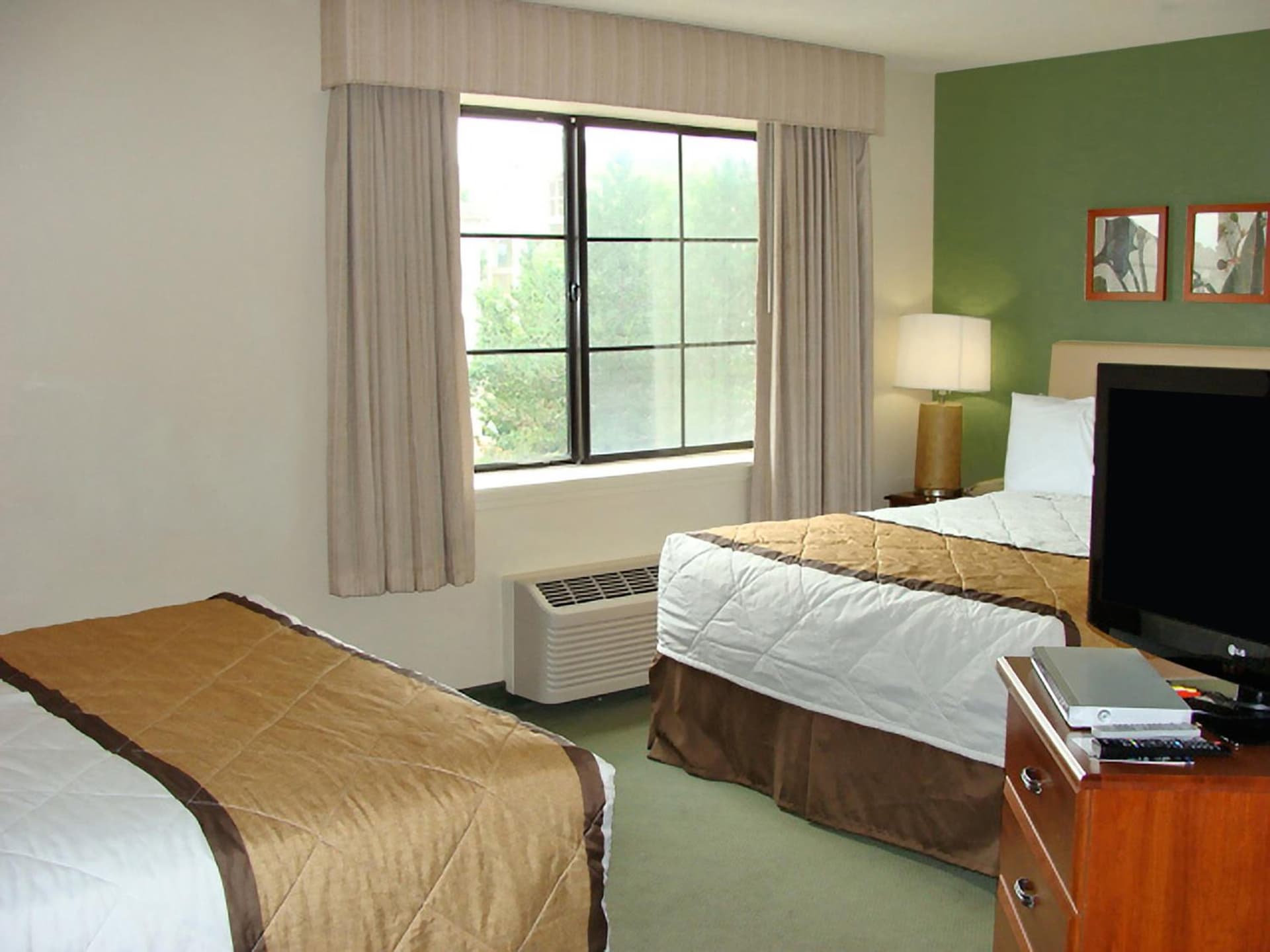 Extended Stay America Select Suites - Rockford - State Street gallery photo in Rockford, IL — image 60