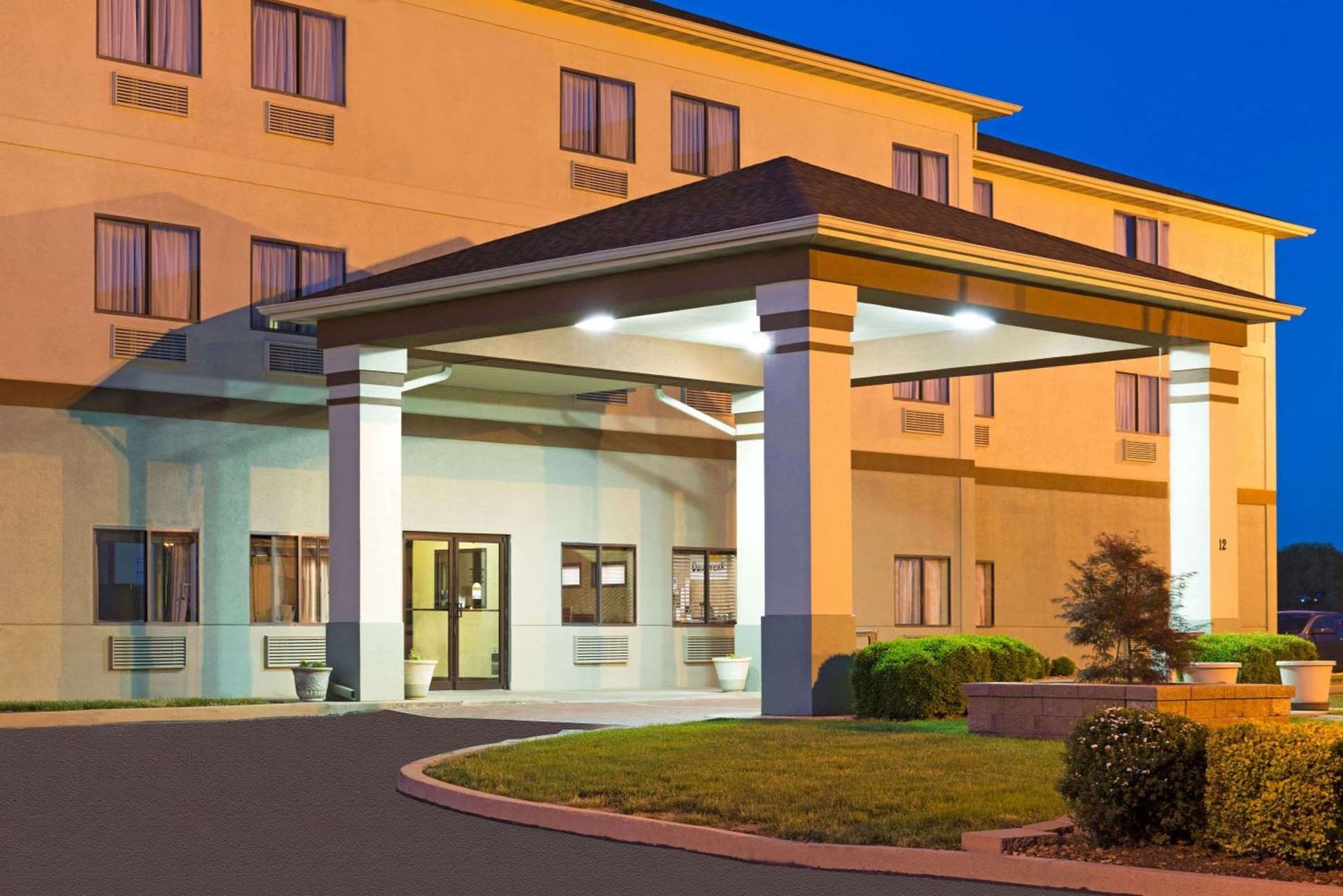 Days Inn by Wyndham Collinsville St Louis featured exterior or lobby in Collinsville, IL — similar hotel