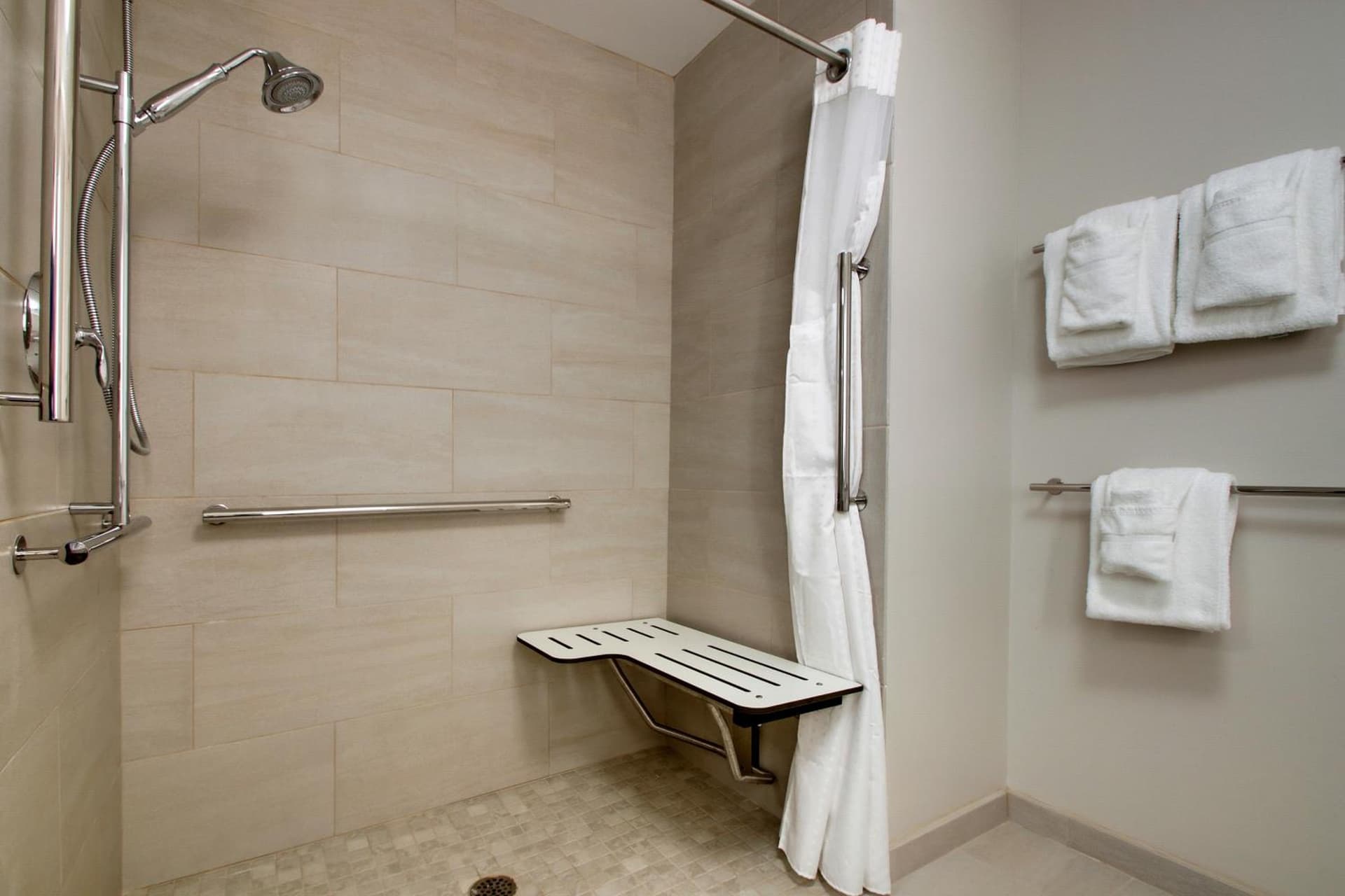 Holiday Inn Express & Suites - Elizabethtown North by IHG interior in Elizabethtown, KY — gallery photo 2