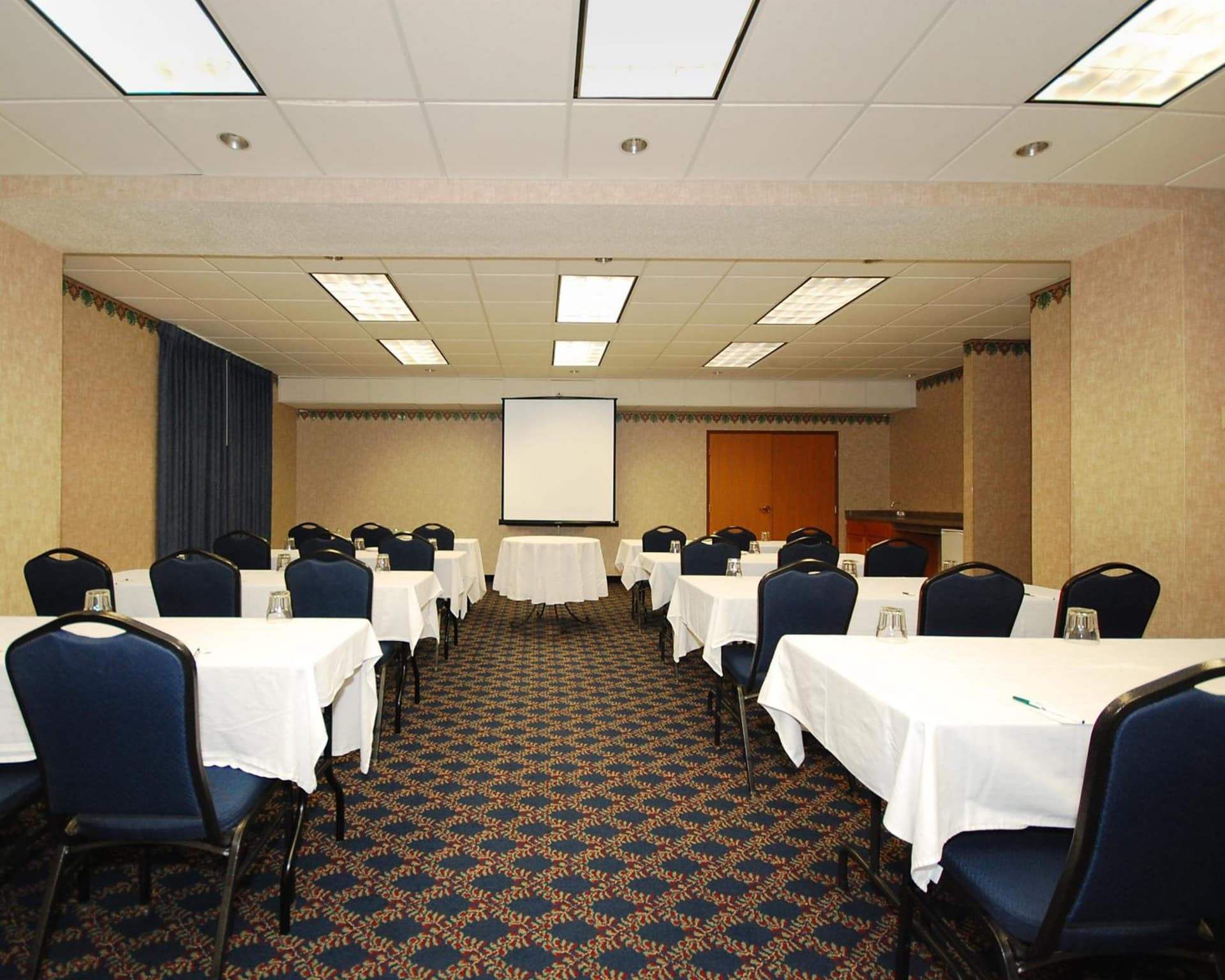 Wyndham Garden Madison Fitchburg interior in Madison, WI — gallery photo 2