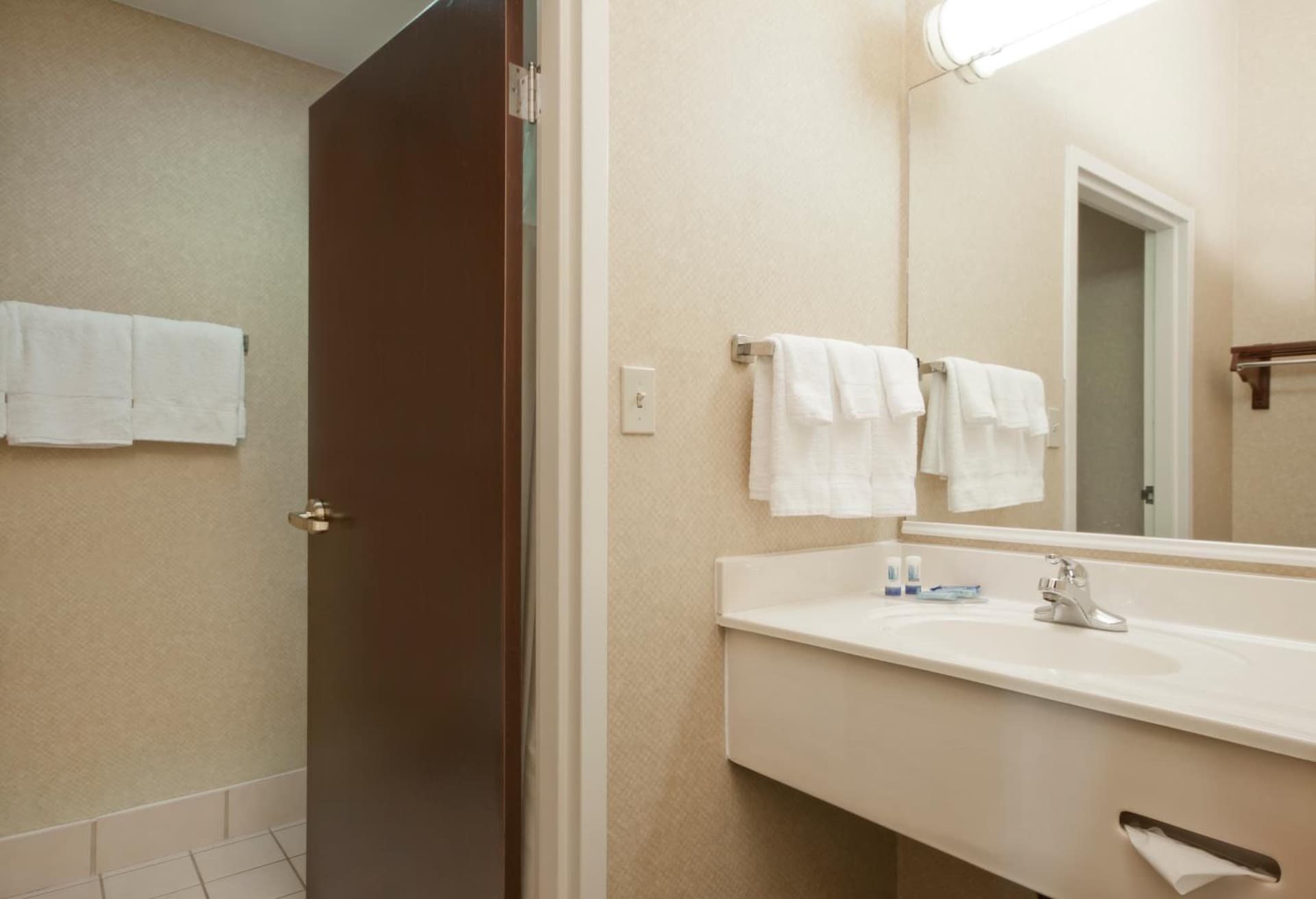 Best Western Plus Paper Valley Hotel gallery photo in Appleton, WI — image 19