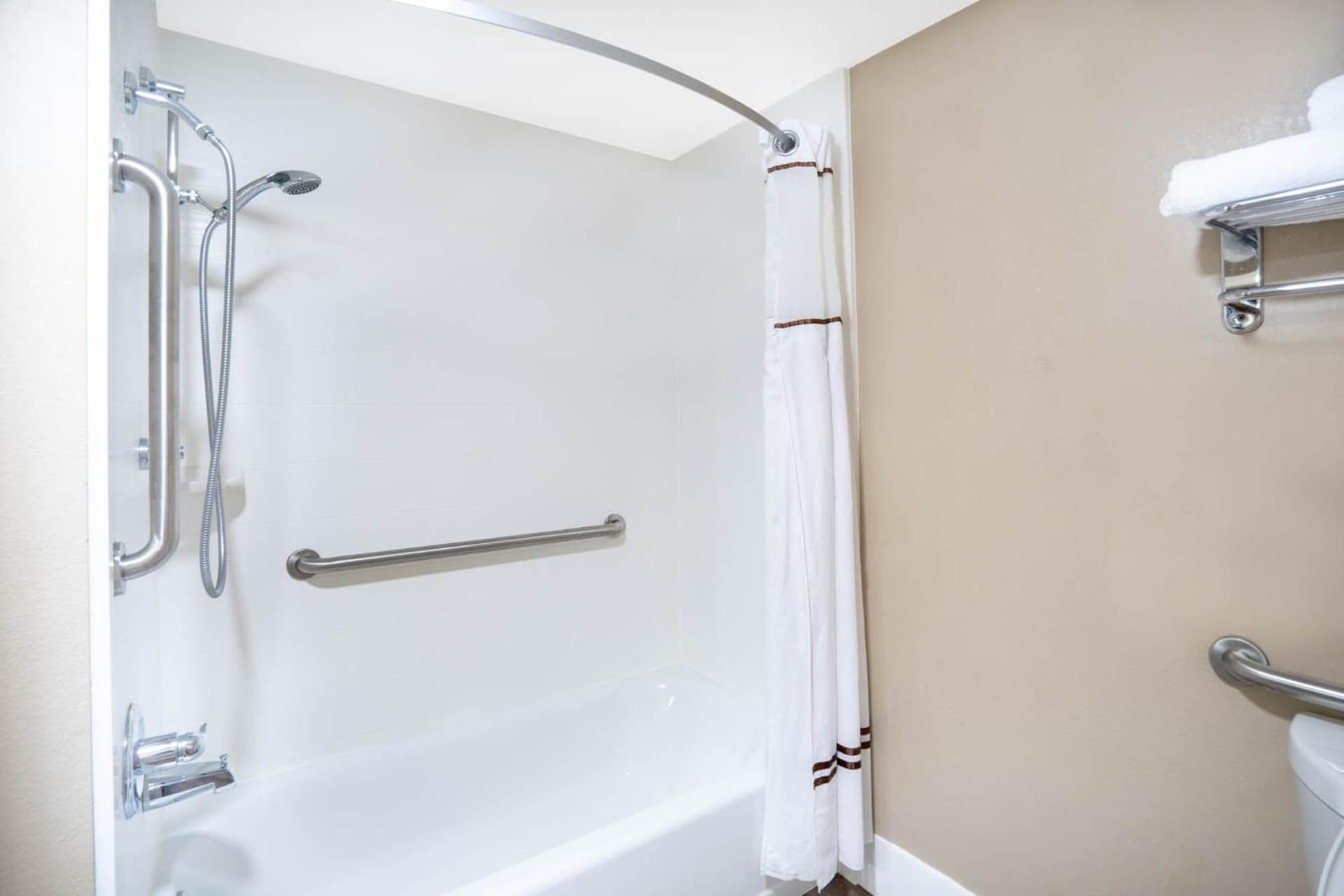 Super 8 by Wyndham Murfreesboro property views in Murfreesboro, TN — gallery photo 3