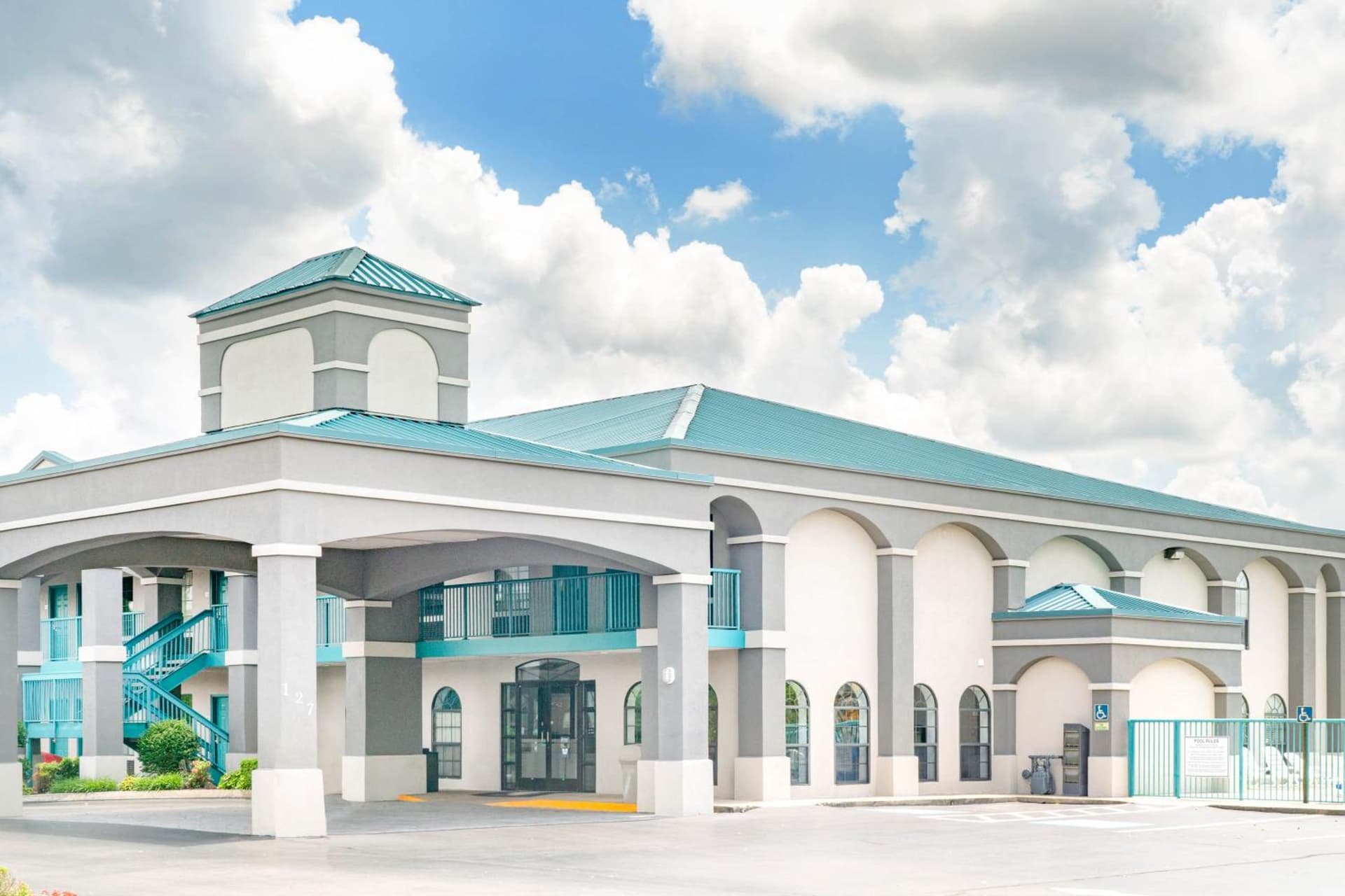 Super 8 by Wyndham Murfreesboro gallery photo in Murfreesboro, TN — image 6