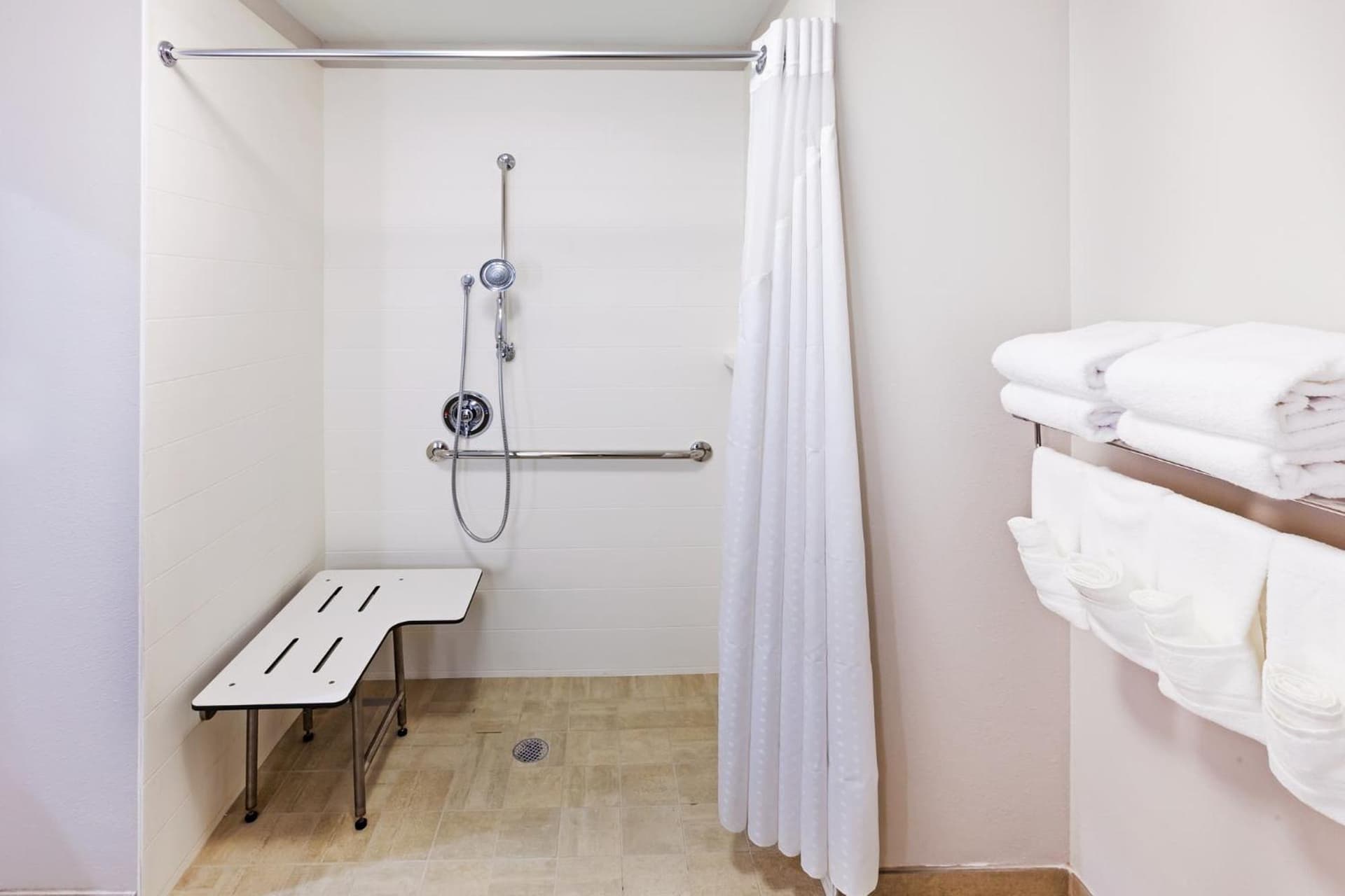Holiday Inn Express & Suites - Lenexa - Overland Park Area by IHG gallery photo in Lenexa, KS — image 22