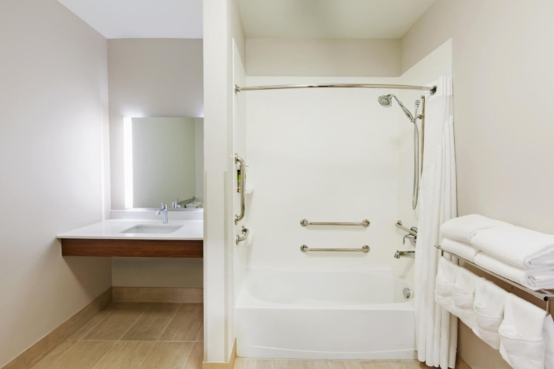 Holiday Inn Express & Suites - Lenexa - Overland Park Area by IHG gallery photo in Lenexa, KS — image 47