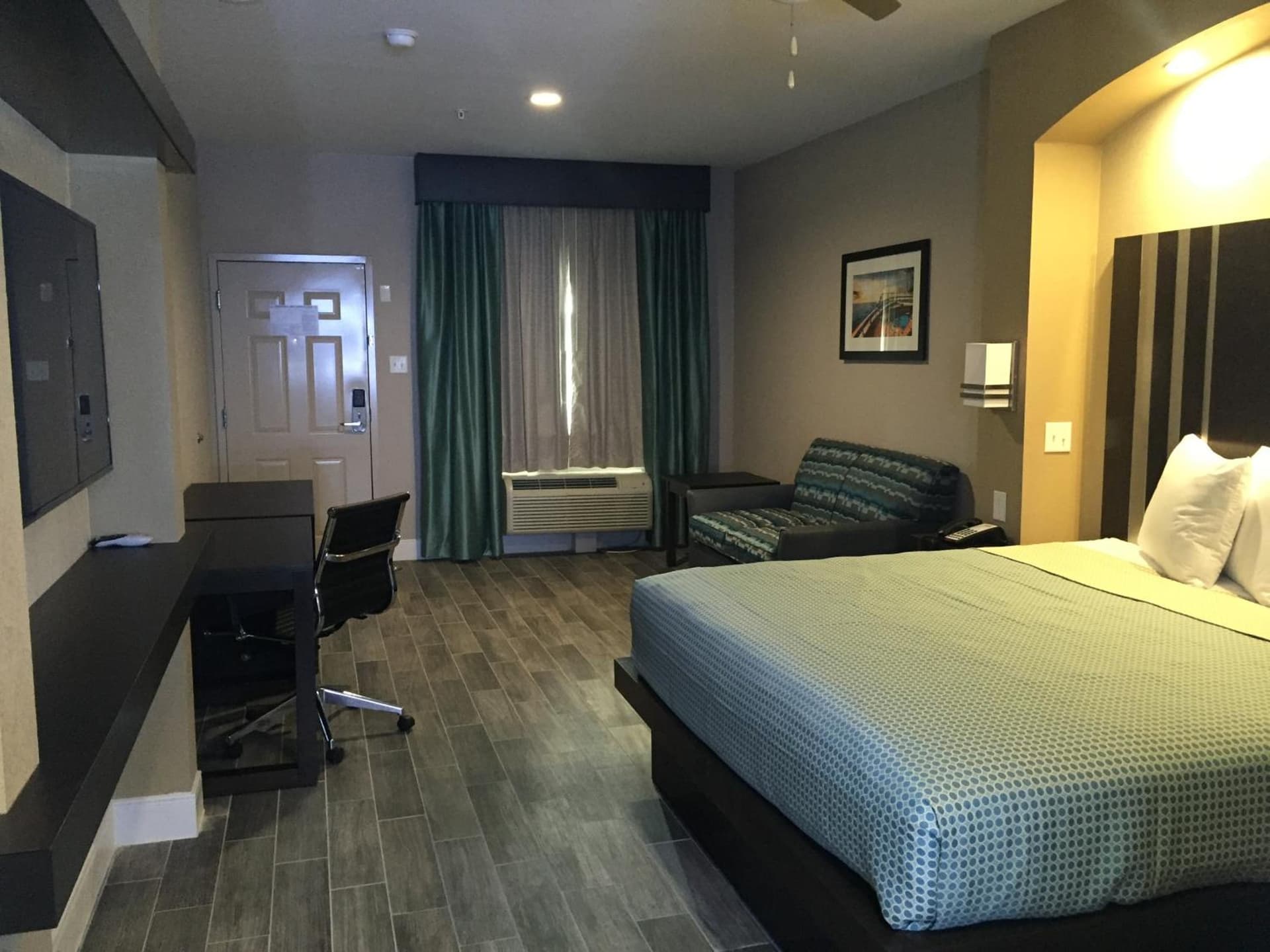 Econo Lodge Inn & Suites Houston NW-Cy-Fair property views in Houston, TX — gallery photo 3