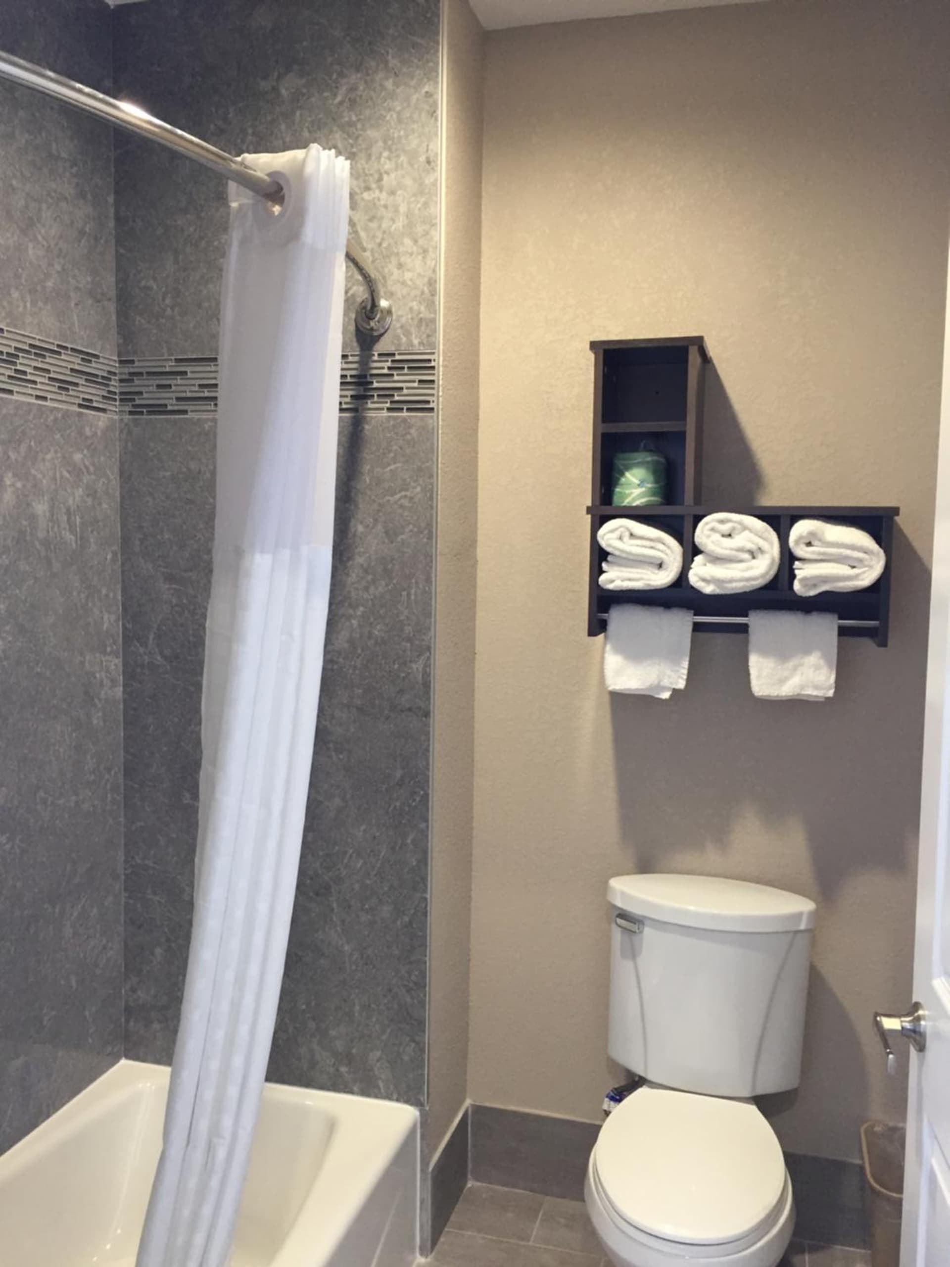 Econo Lodge Inn & Suites Houston NW-Cy-Fair interior in Houston, TX — gallery photo 2