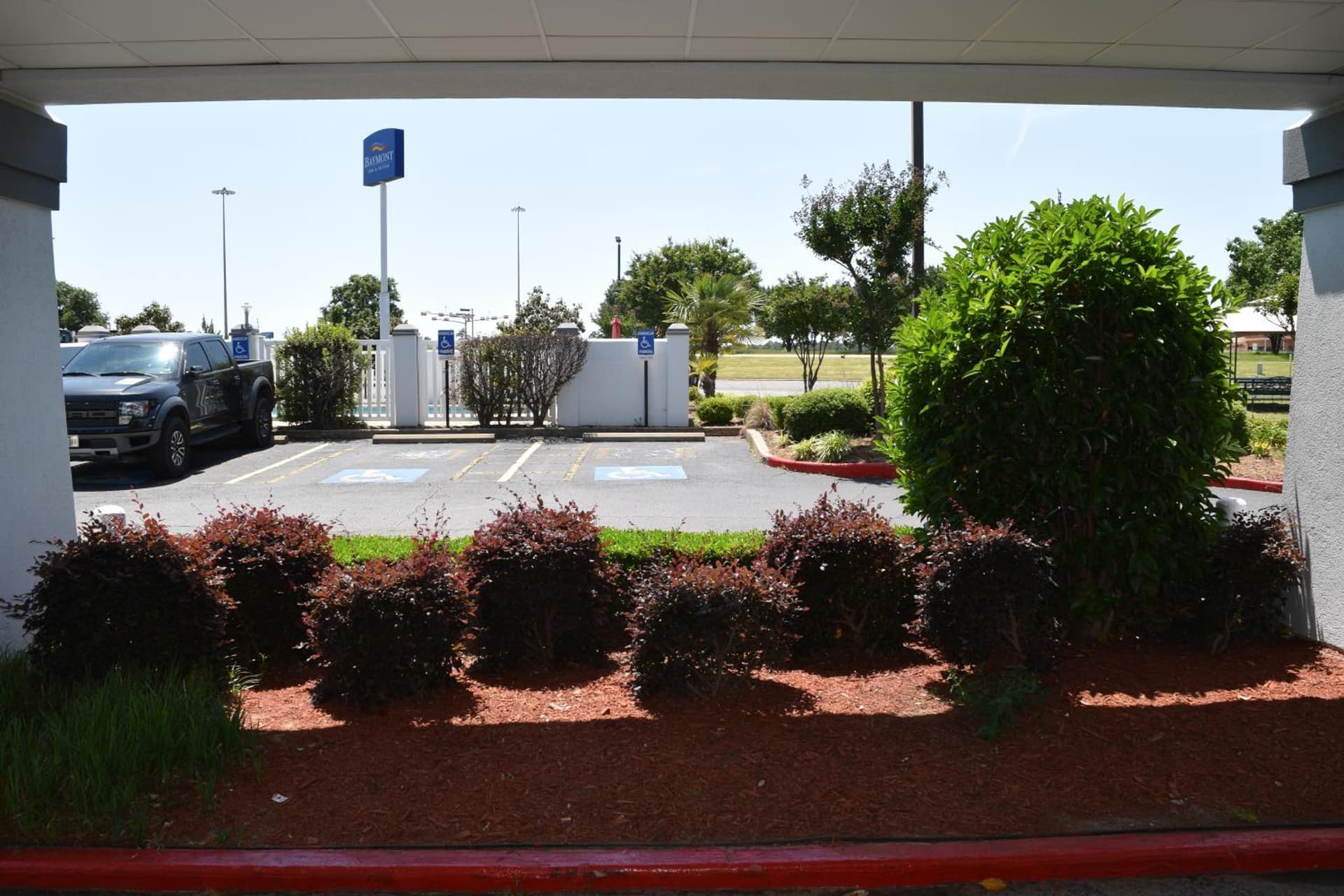 Baymont by Wyndham Texarkana interior in Texarkana, TX — gallery photo 2
