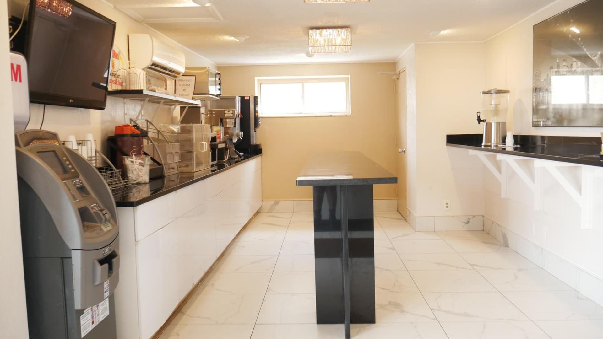 Super 8 by Wyndham North Bergen NJ/NYC Area property views in North Bergen — gallery photo 3