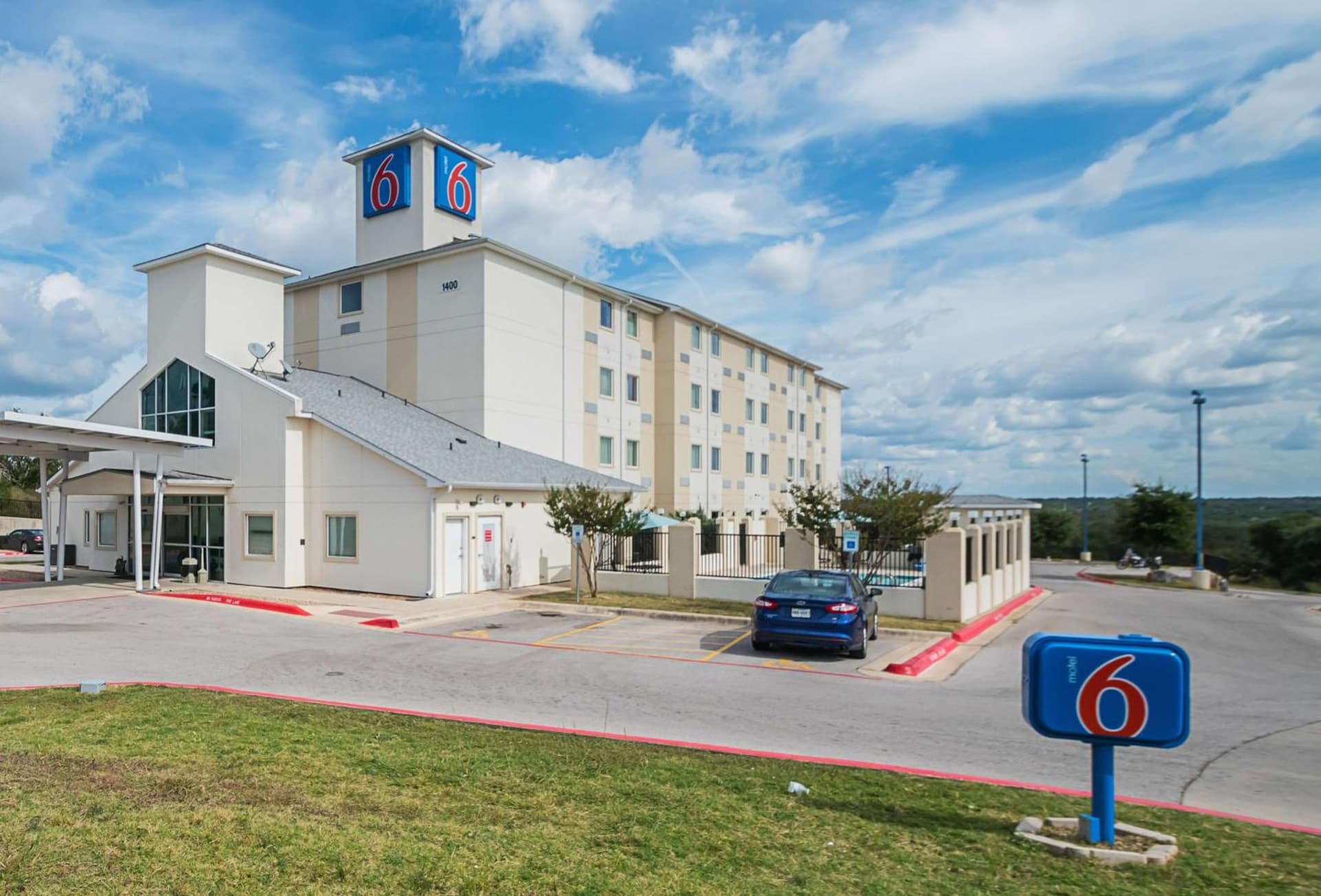Motel 6-Marble Falls, TX featured exterior or lobby in Marble Falls, TX — similar hotel