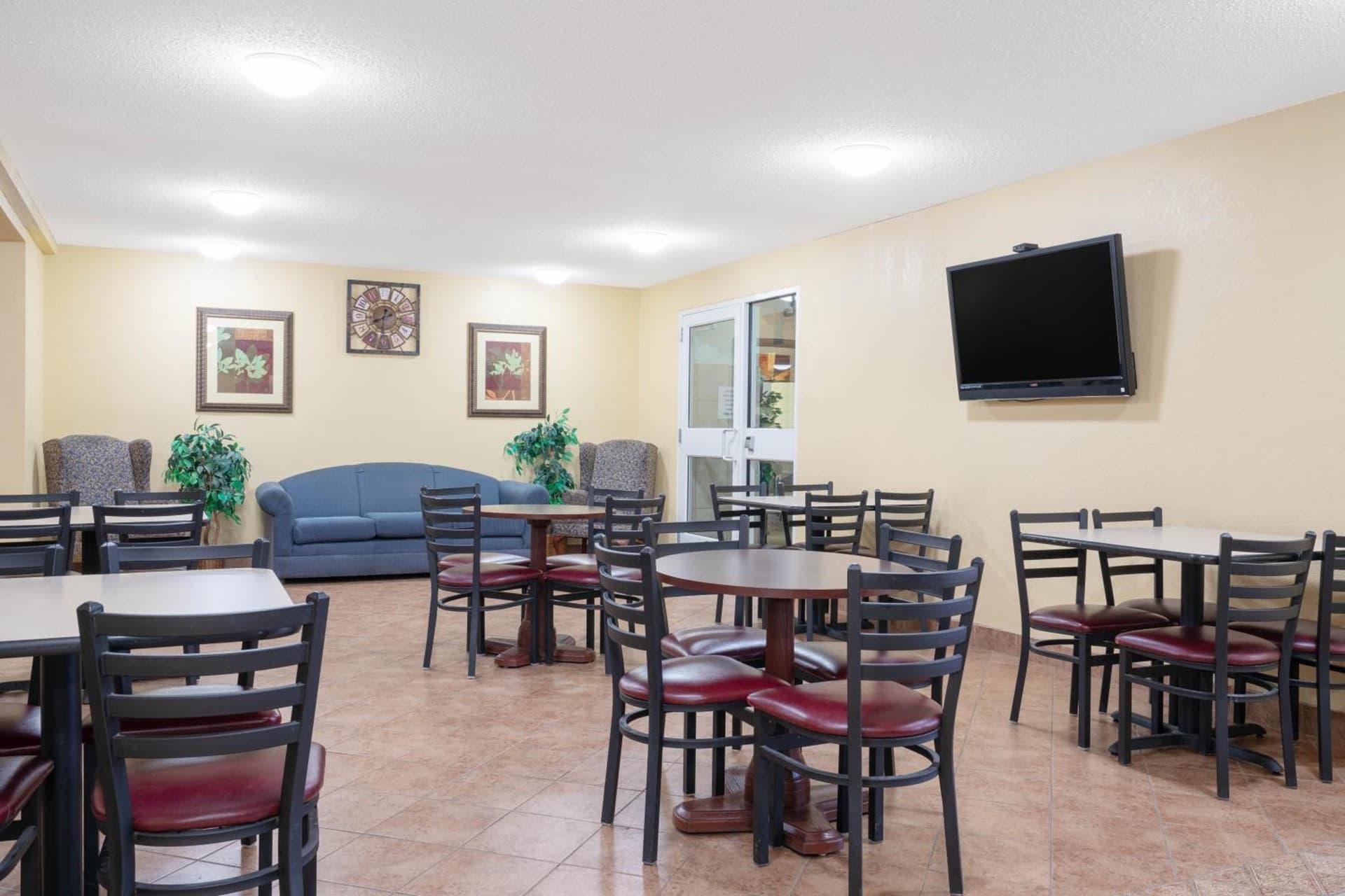 Days Inn by Wyndham Faribault property views in Faribault, MN — gallery photo 3