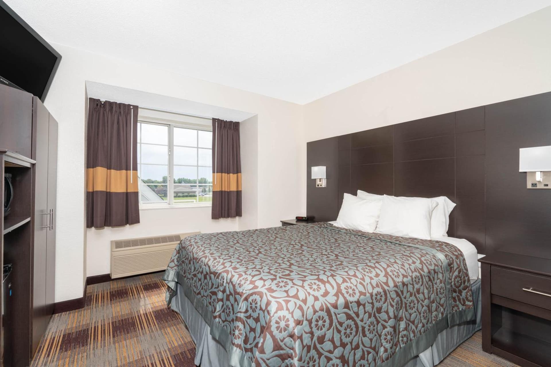 Days Inn by Wyndham Faribault interior in Faribault, MN — gallery photo 2