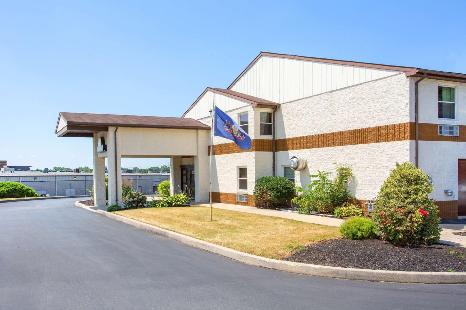 Days Inn by Wyndham Lancaster PA Dutch Country interior in Ronks, PA — gallery photo 2