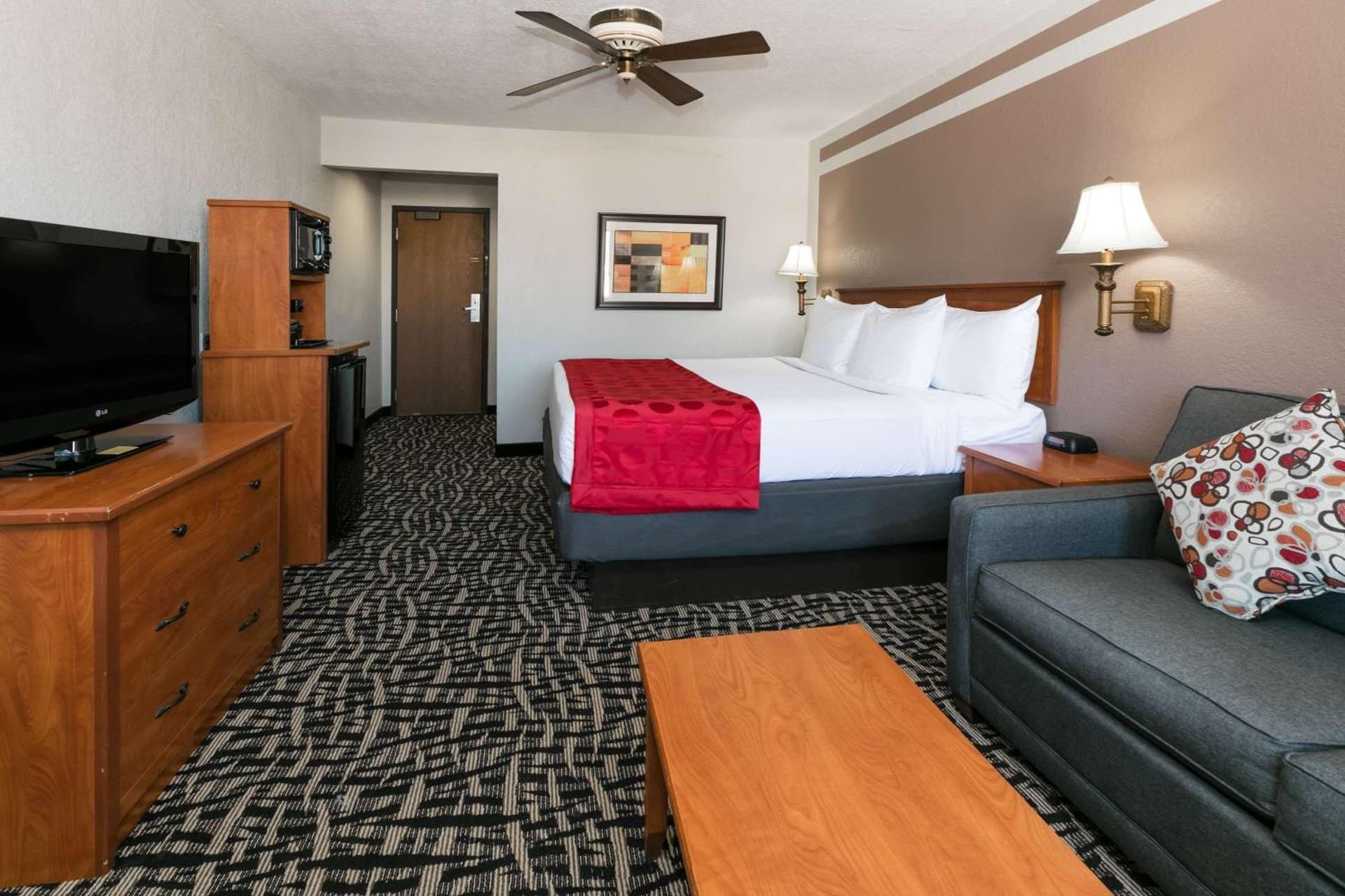 Ramada by Wyndham Oklahoma City Airport North gallery photo in Oklahoma City, OK — image 35