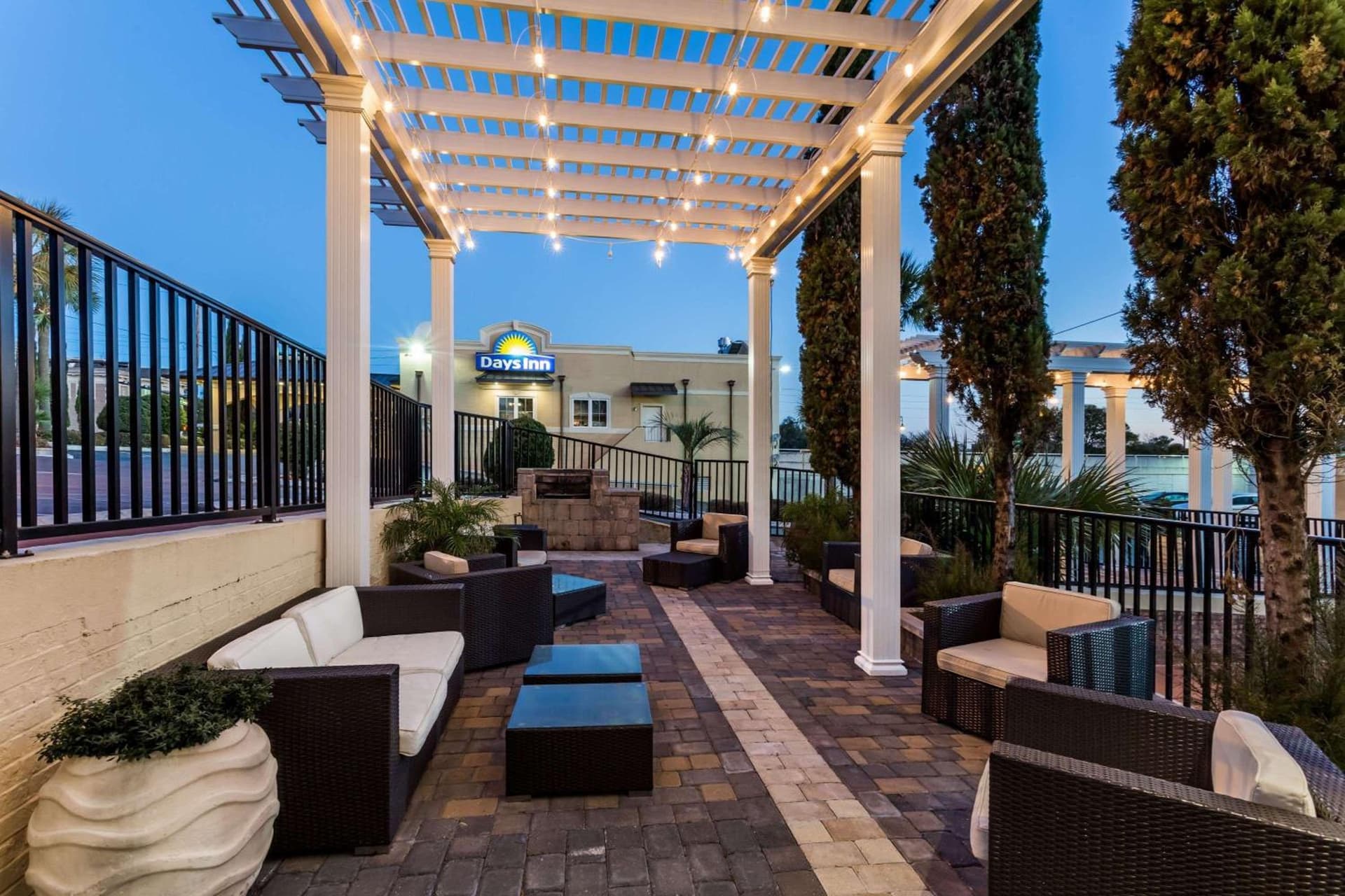 Days Inn by Wyndham Pensacola - Historic Downtown gallery photo in Pensacola, FL — image 17