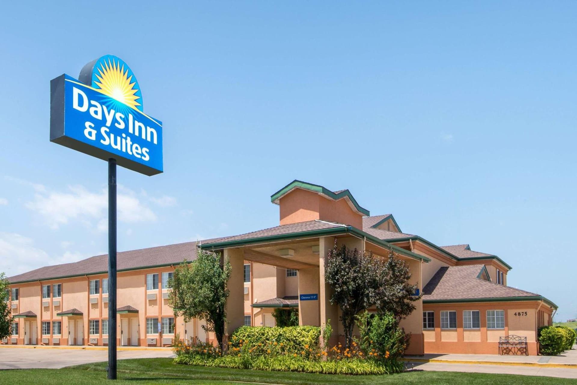 Days Inn & Suites by Wyndham Wichita — hotel in Wichita, Kansas