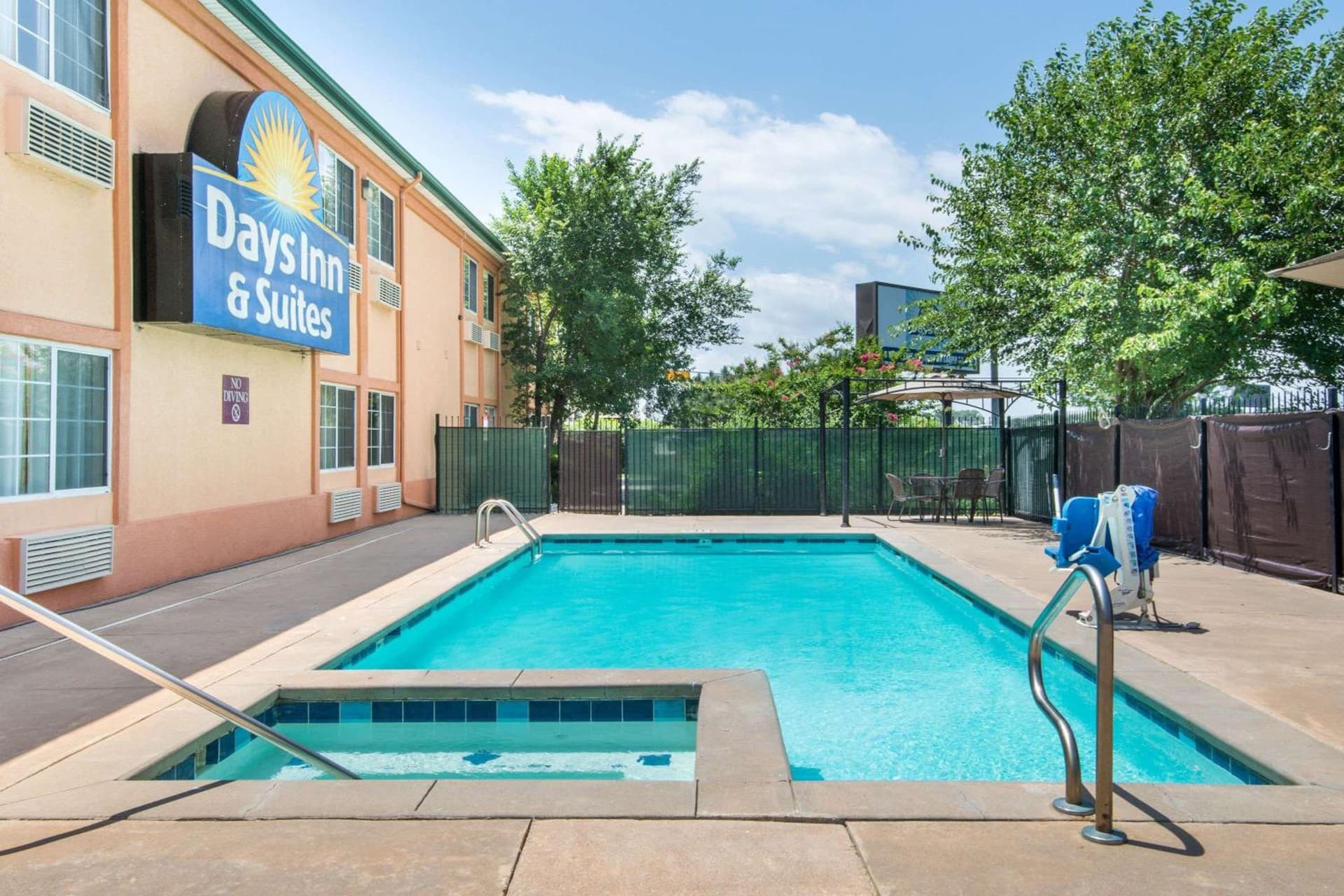 Days Inn & Suites by Wyndham Wichita property views in Wichita, KS — gallery photo 3