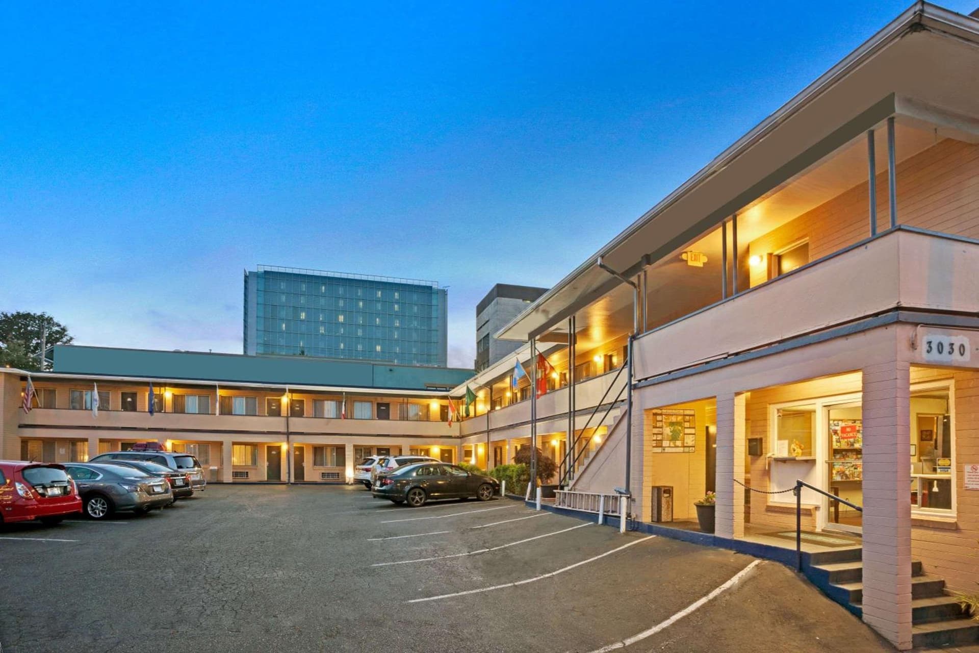 Travelodge by Wyndham Everett City Center interior in Everett, WA — gallery photo 2