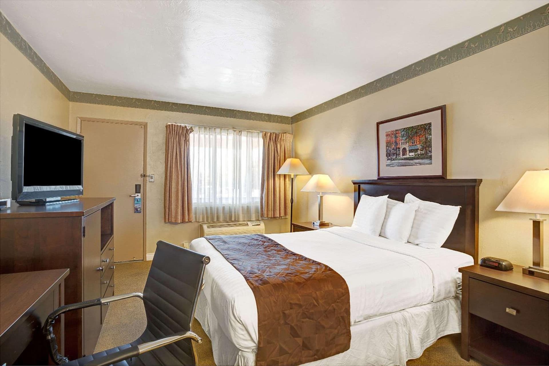Travelodge by Wyndham Everett City Center property views in Everett, WA — gallery photo 3