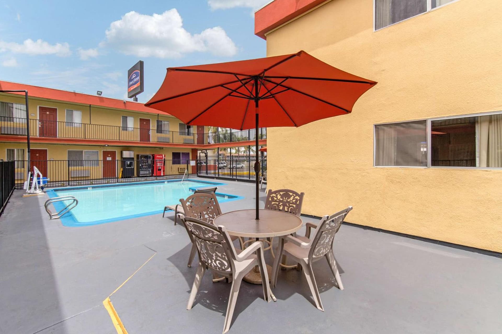 Howard Johnson Suites by Wyndham San Diego Chula Vista BayFront gallery photo in Chula Vista, CA — image 50
