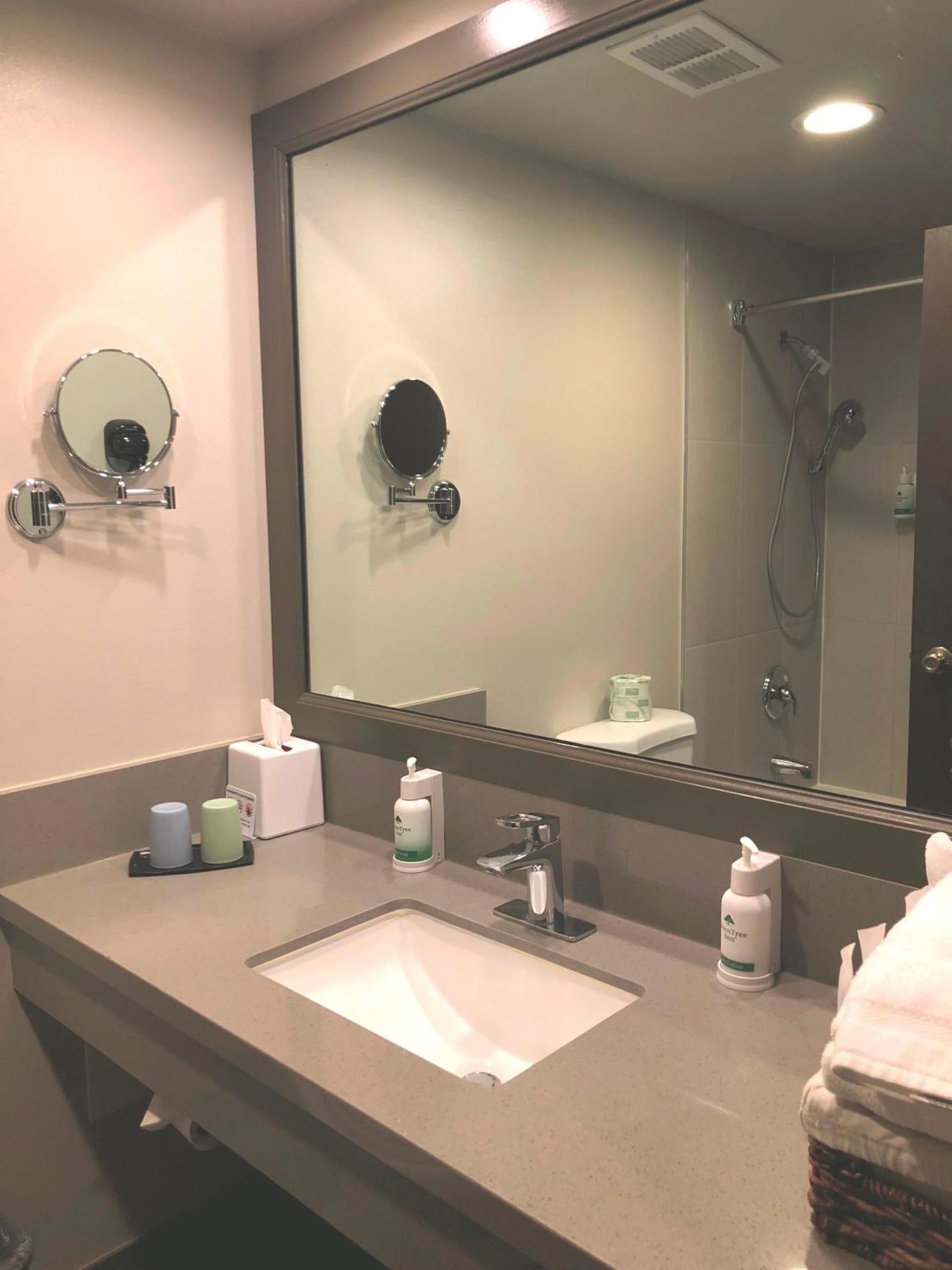 GreenTree Inn & Suites Los Angeles - Alhambra - Pasadena gallery photo in Alhambra, CA — image 44