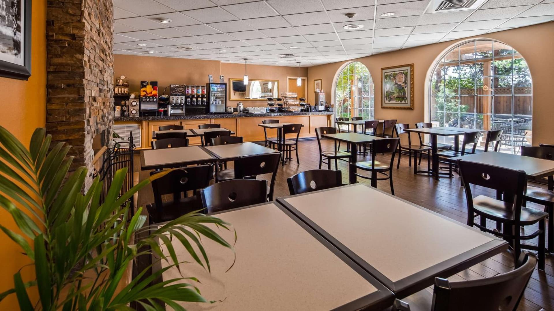 Best Western Plus Caldwell Inn & Suites interior in Caldwell, ID — gallery photo 2