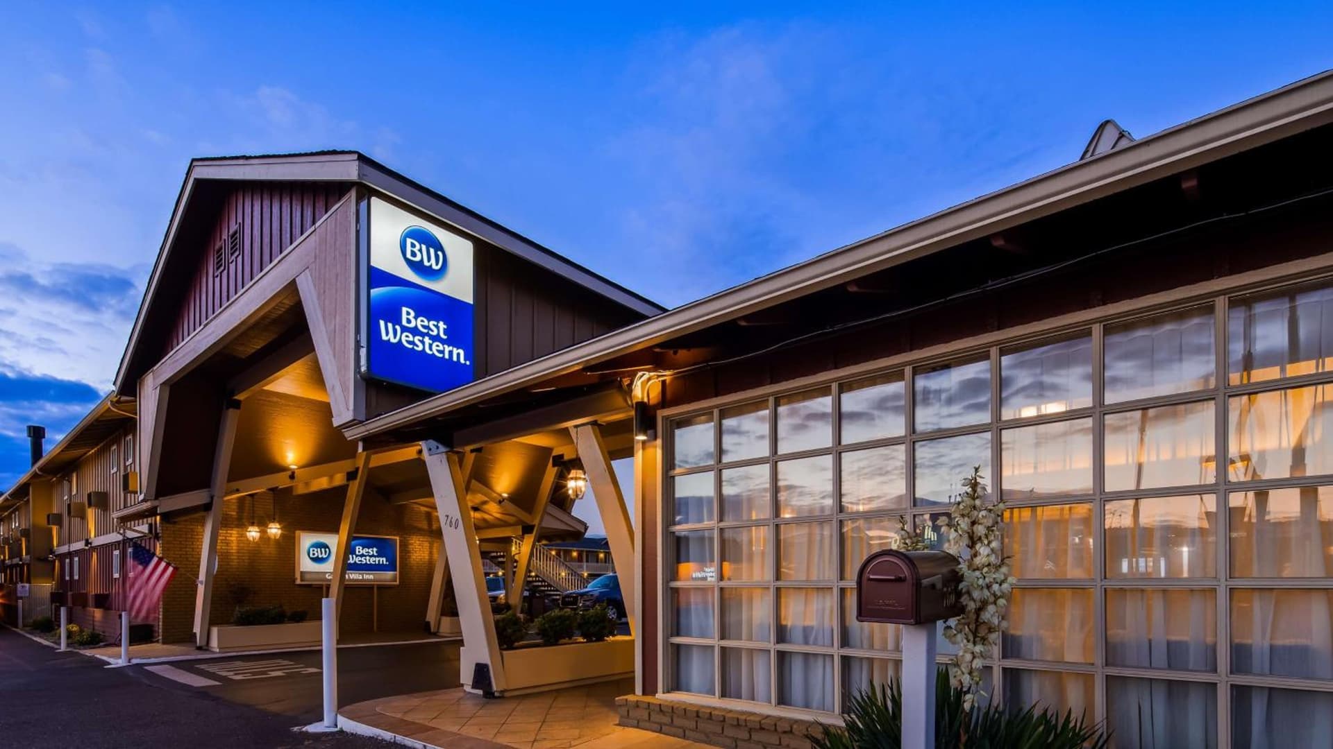 Best Western Garden Villa Inn featured exterior or lobby in Roseburg, OR — similar hotel