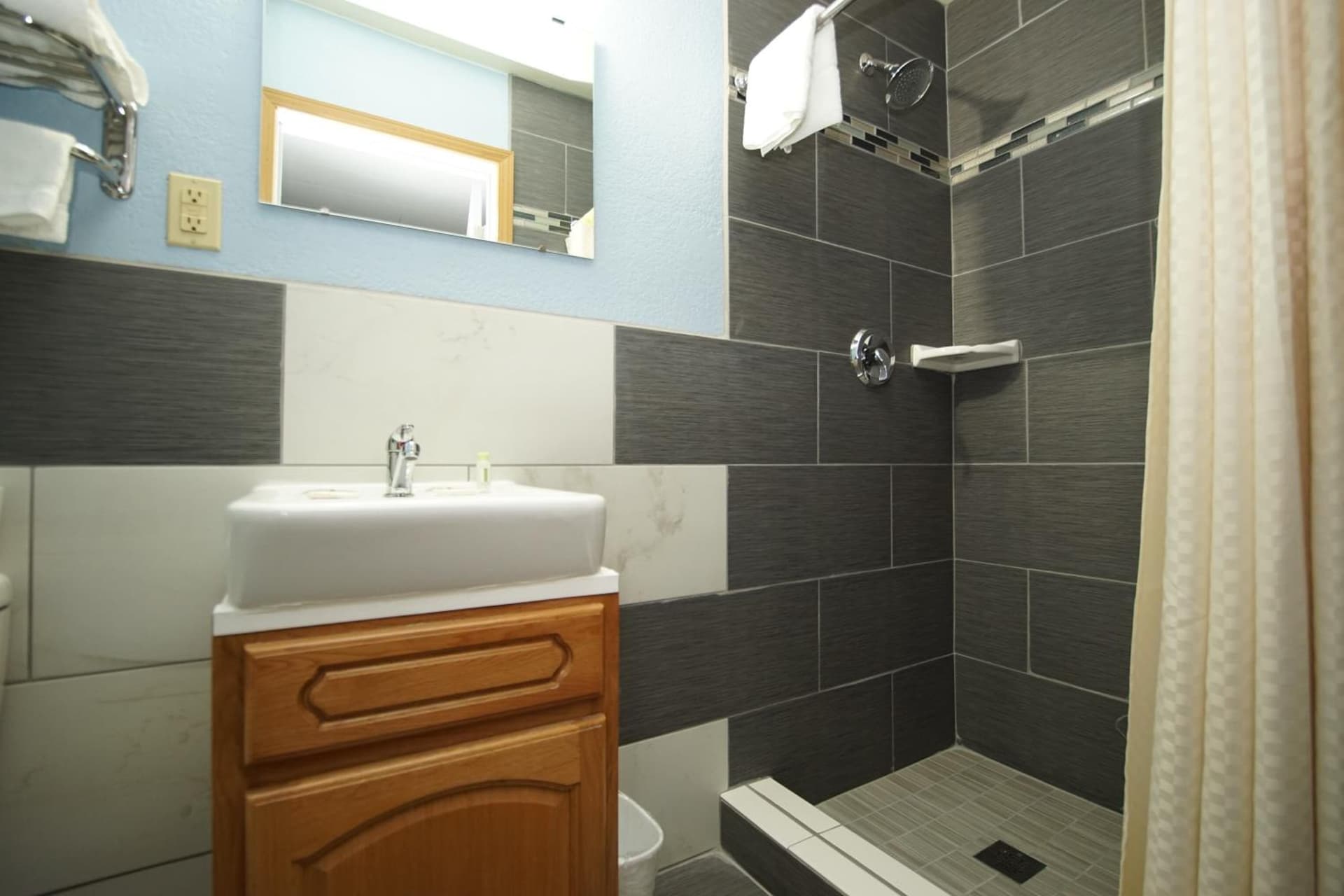 Royal Inn Hudson I-94 gallery photo in Hudson, WI — image 35