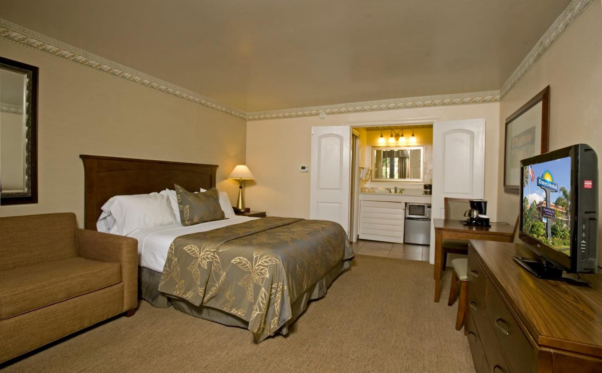 Days Inn by Wyndham San Diego Hotel Circle gallery photo in San Diego, CA — image 51