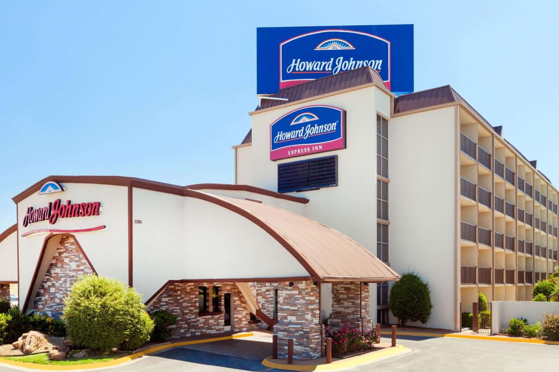 Howard Johnson by Wyndham Arlington Ballpark / Six Flags exterior or lobby in Arlington, TX — main listing photo