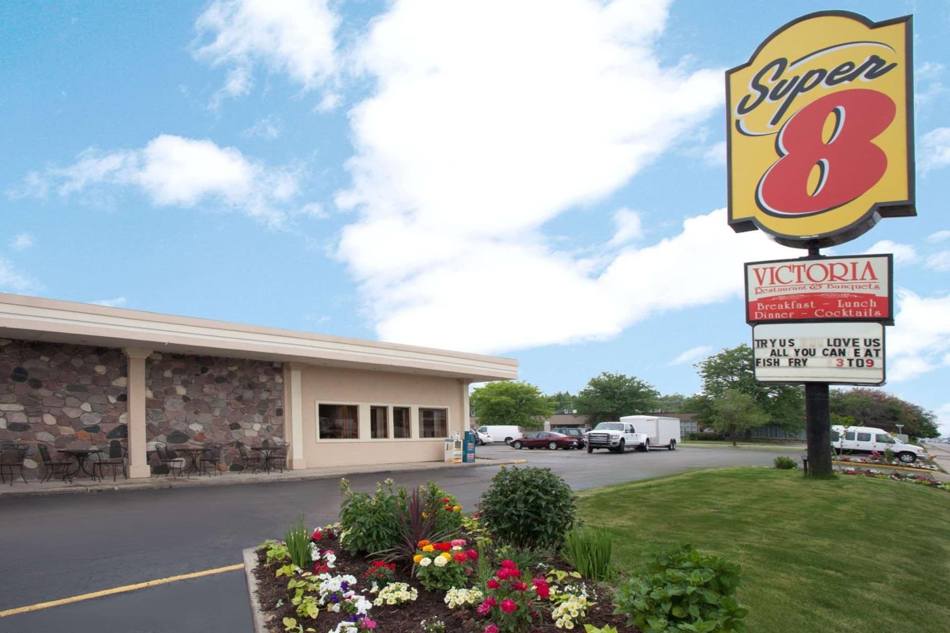 Super 8 by Wyndham Chicago Northlake O'Hare South featured exterior or lobby in Northlake, IL — similar hotel